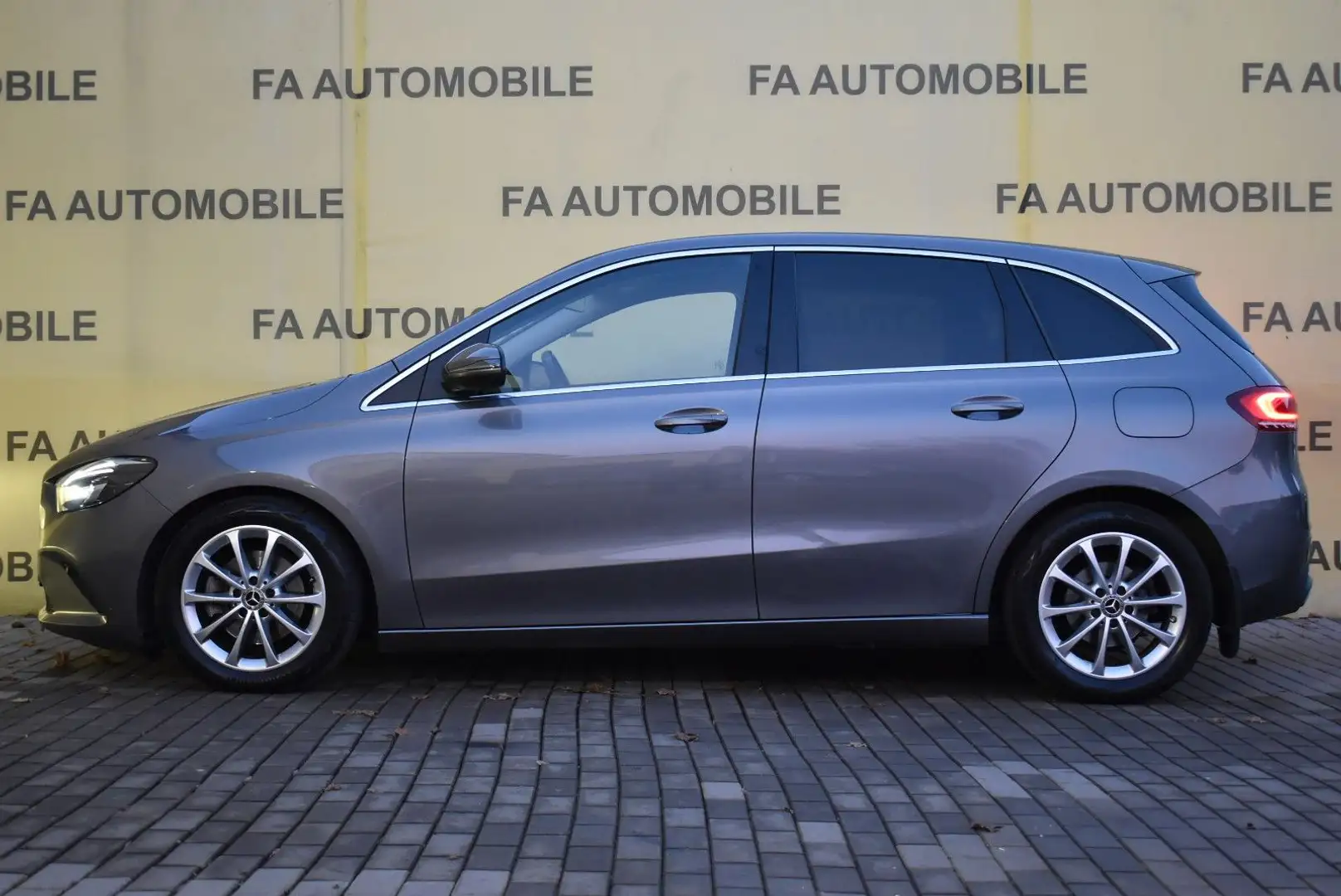 Mercedes-Benz B 200 d/PDC/NAVI/ALU/SHZ/ Grau - 2