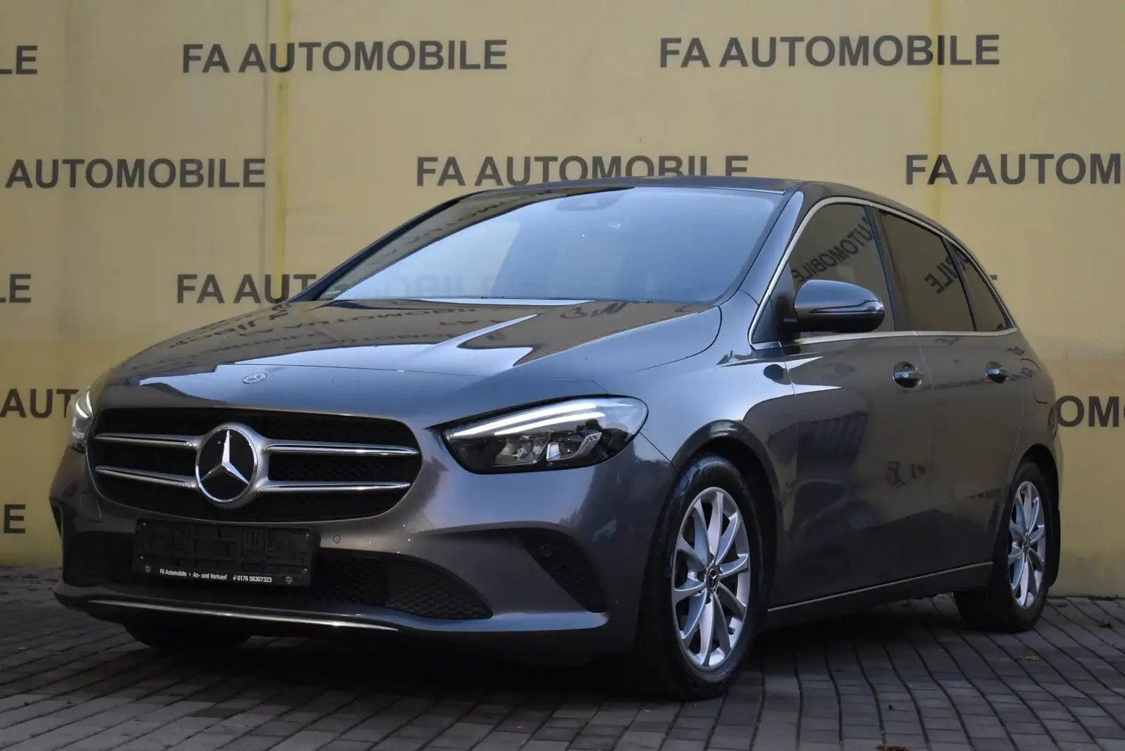 Mercedes-Benz B 200 d/PDC/NAVI/ALU/SHZ/ Grau - 1