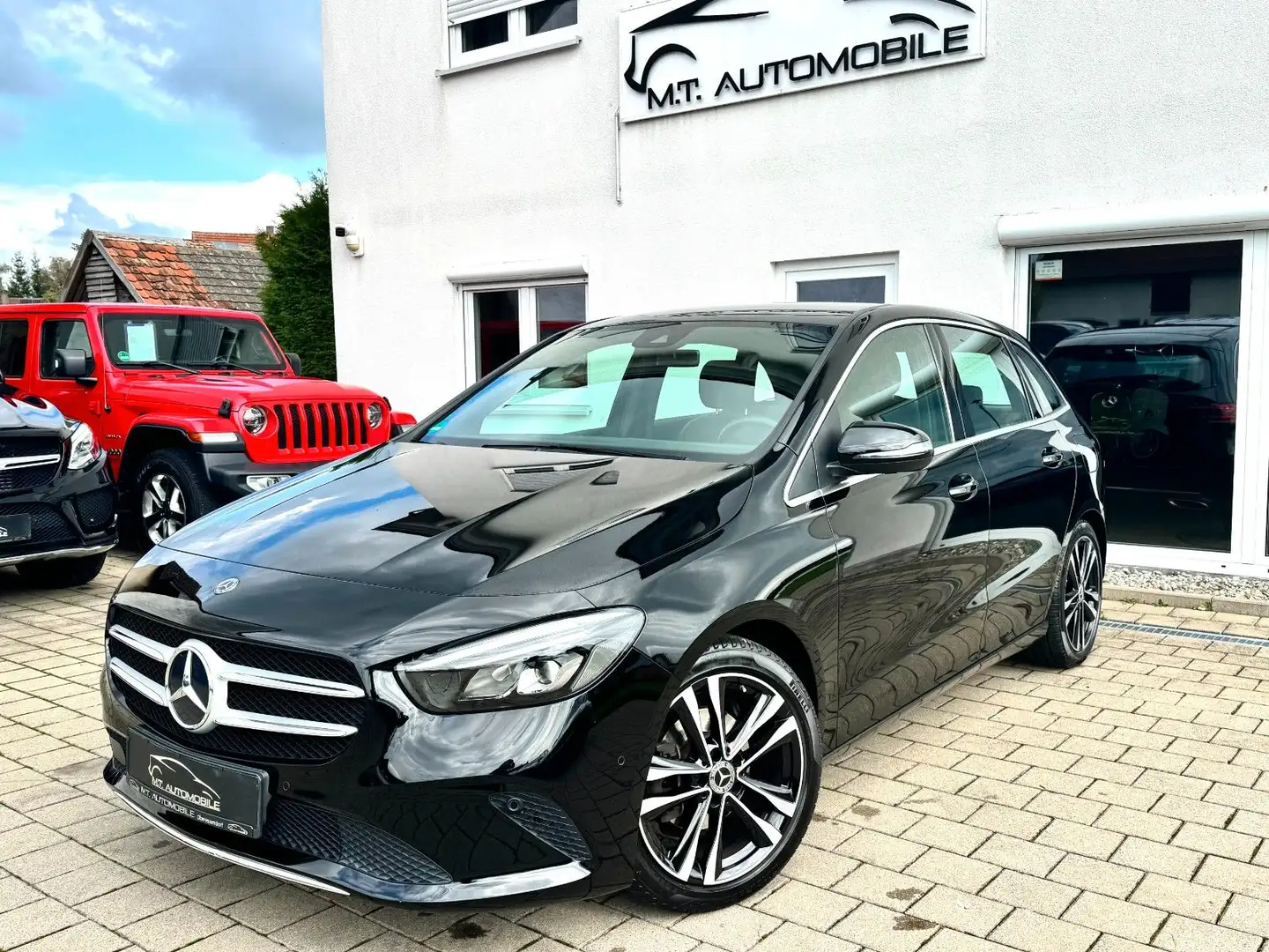 Mercedes-Benz B 180 *PROGRESSIVE*AHK*KAMERA*PDC*TEMP*KLIMA*LED Noir - 1