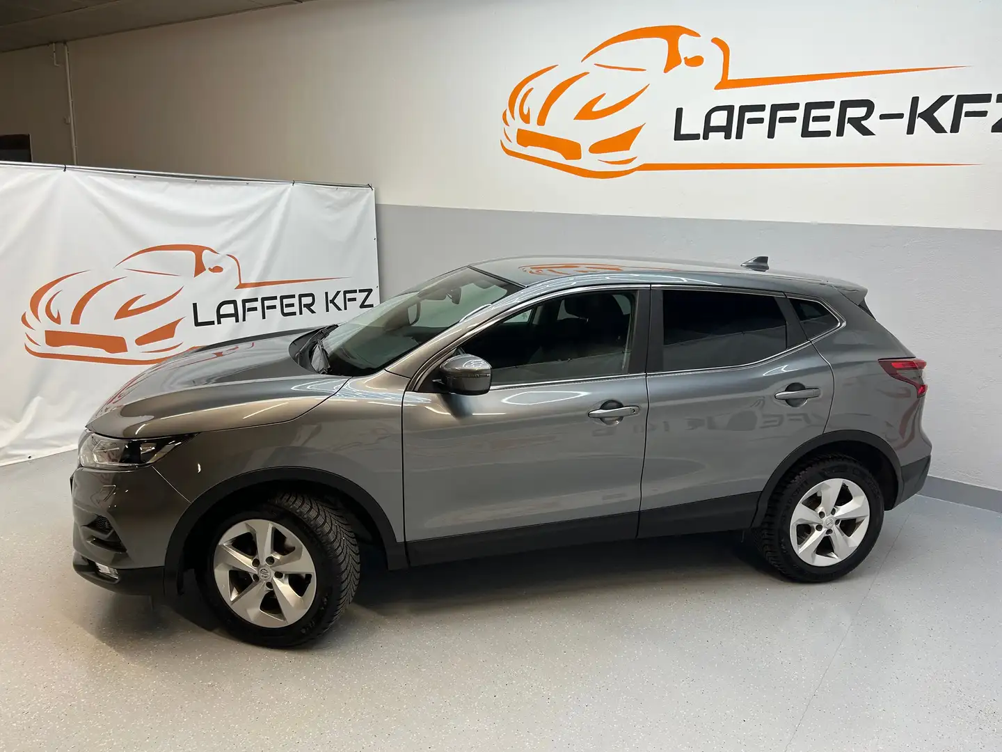 Nissan Qashqai Acenta 1,6 DCi KLIMAAUTO SITZHZG NAVI AHK Grau - 2