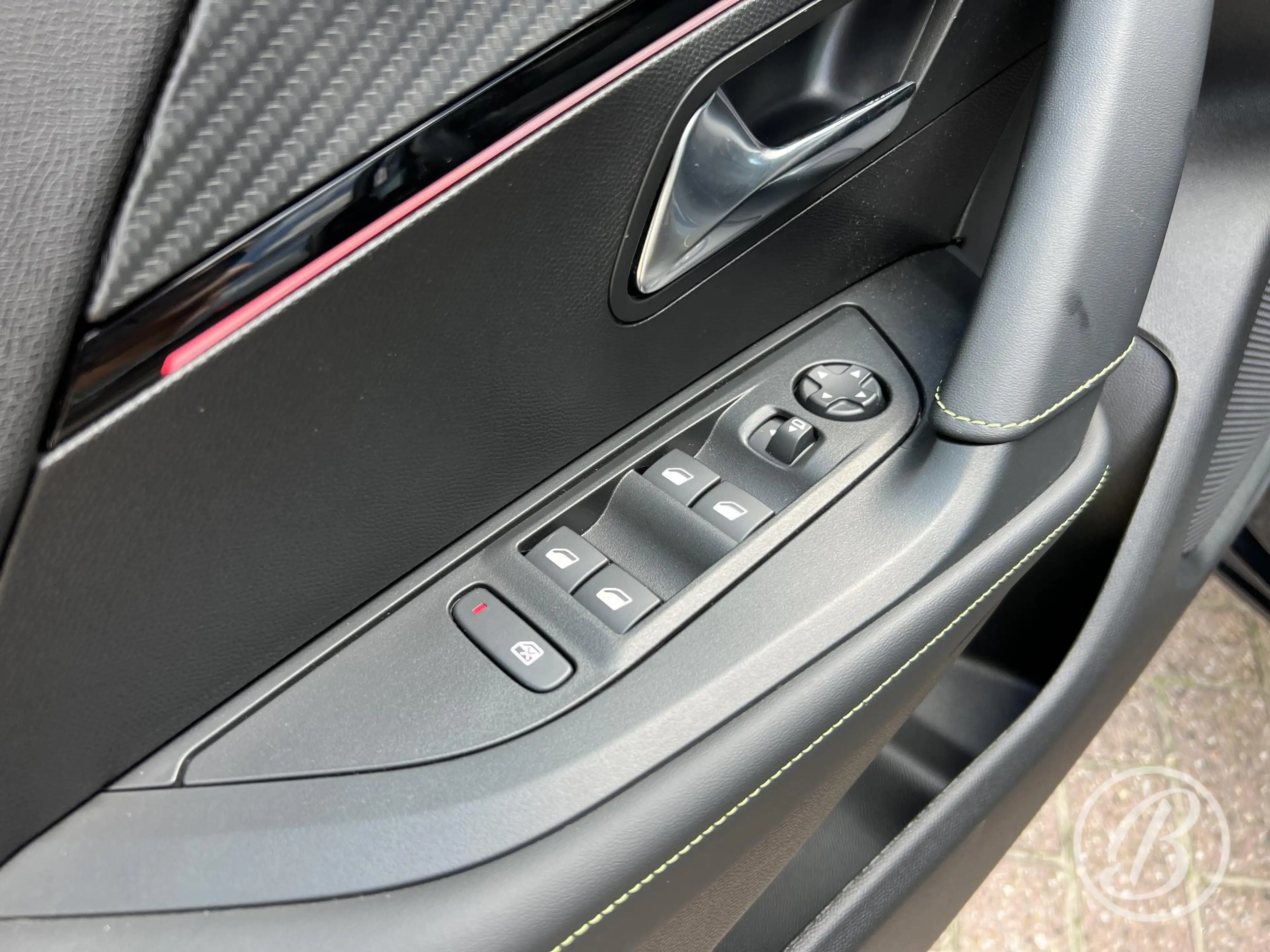 Peugeot 2008 1.2 Hybrid 136 GT Automaat | Panoramadak — photo 17