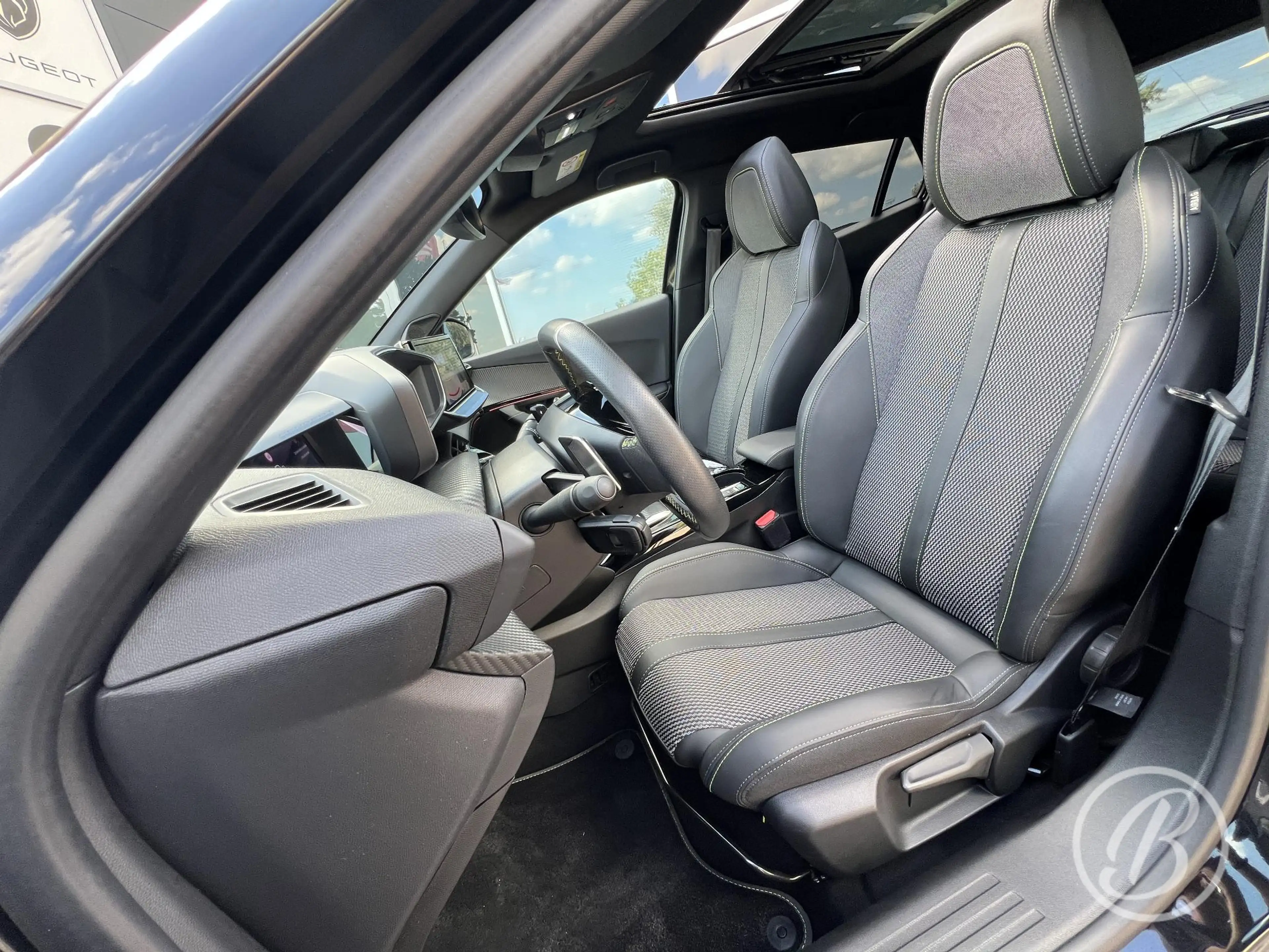 Peugeot 2008 1.2 Hybrid 136 GT Automaat | Panoramadak — photo 13