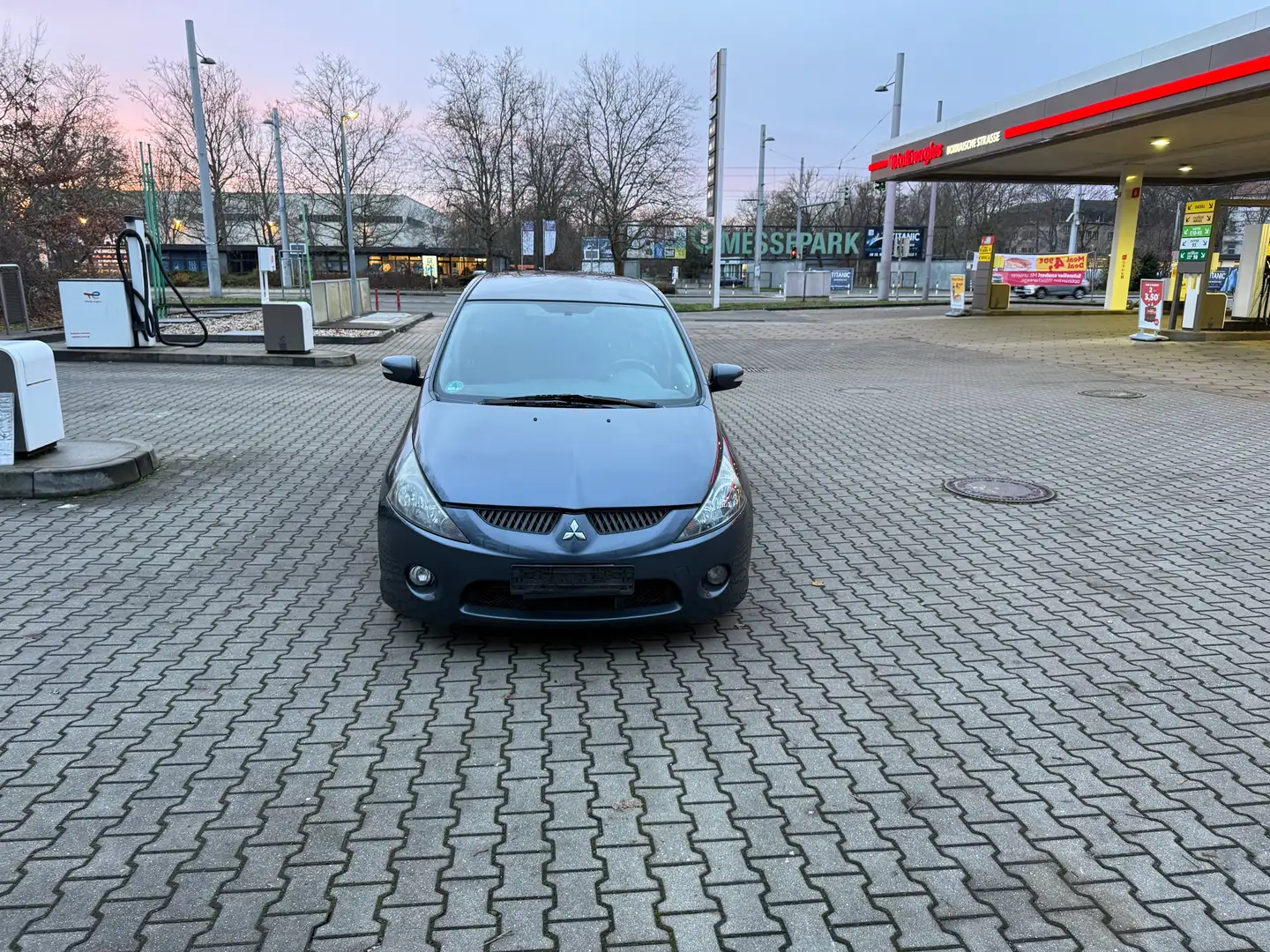 Mitsubishi Grandis Grandis Diesel 2.0 DI-D 7-Sitzer Intense Gris - 2