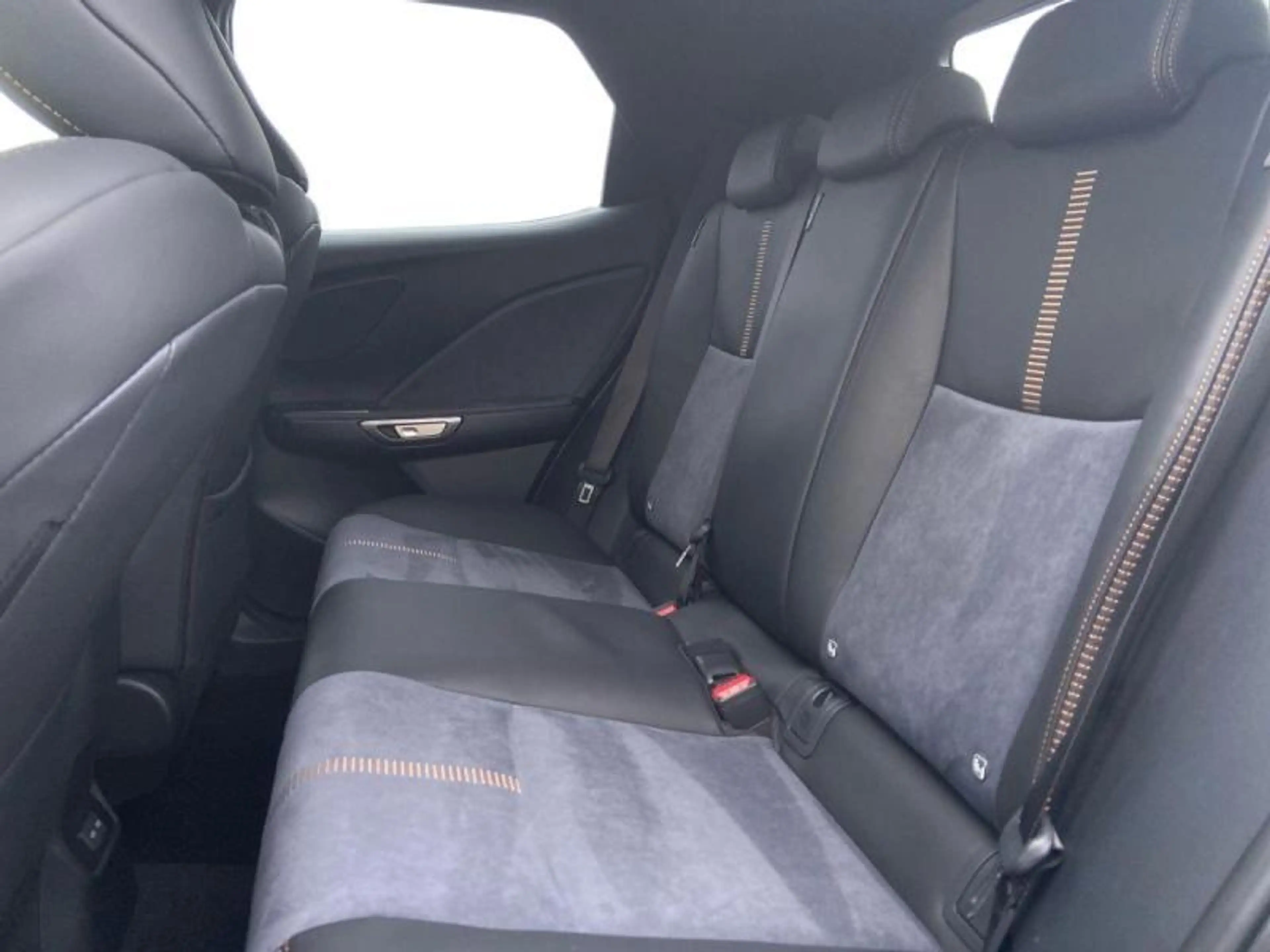 Lexus LBX COOL + Privilege Pack — photo 10