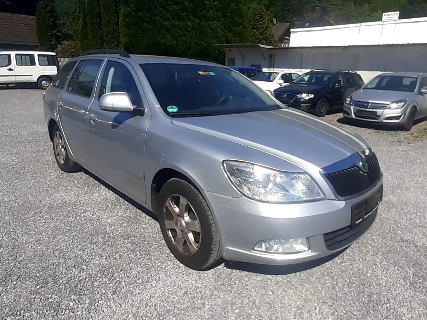 Skoda Octavia Ambiente AUTOMATIK Gris - 1