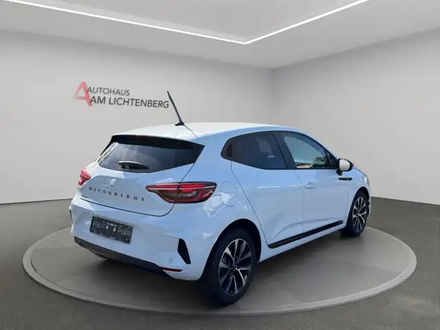 Mitsubishi Colt view 4