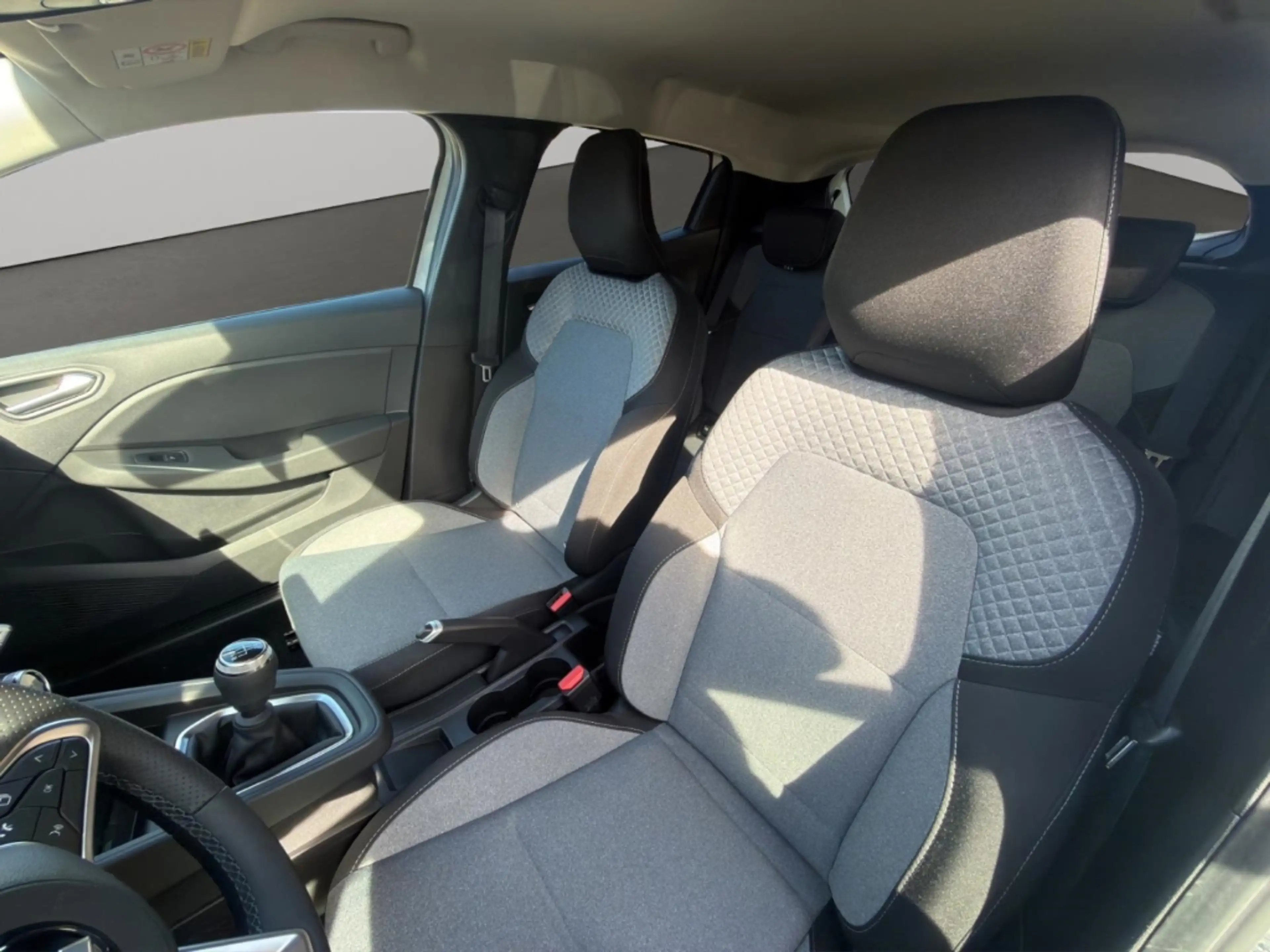 Mitsubishi Colt Plus PLUS 1,0l Turbo-Benziner NAVI+KLIMA+LED — photo 9