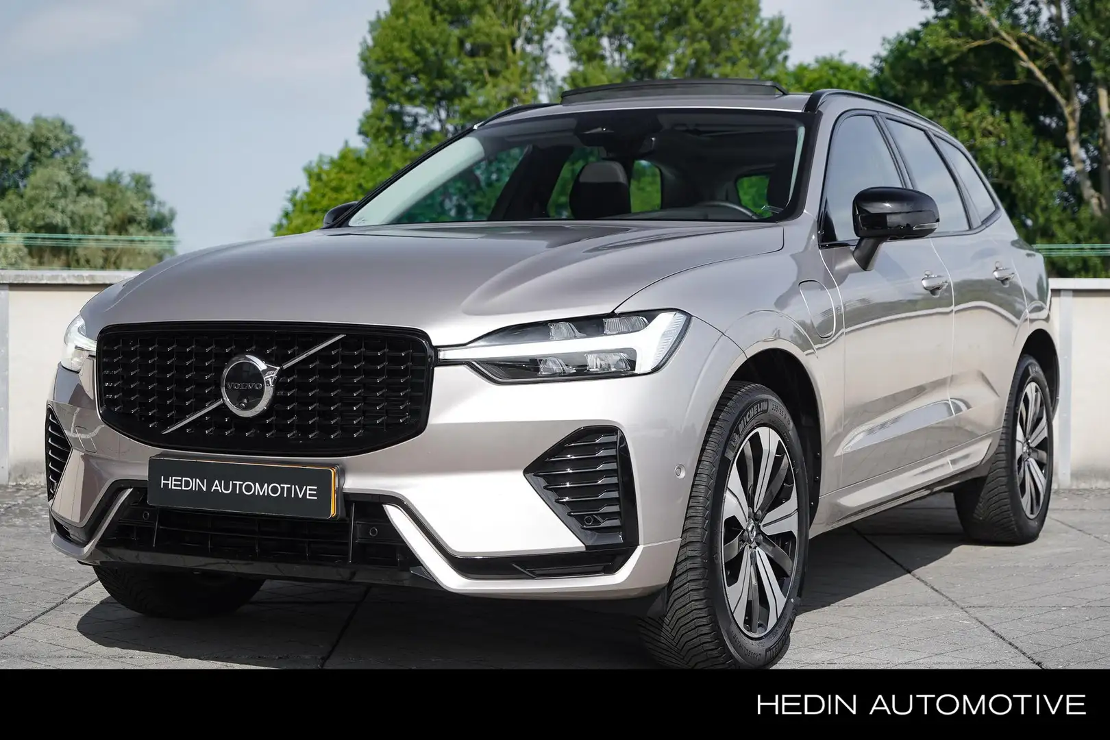 Volvo XC60 2.0 T6 Plug-in hybrid AWD Plus Dark Panoramadak | Grigio - 1