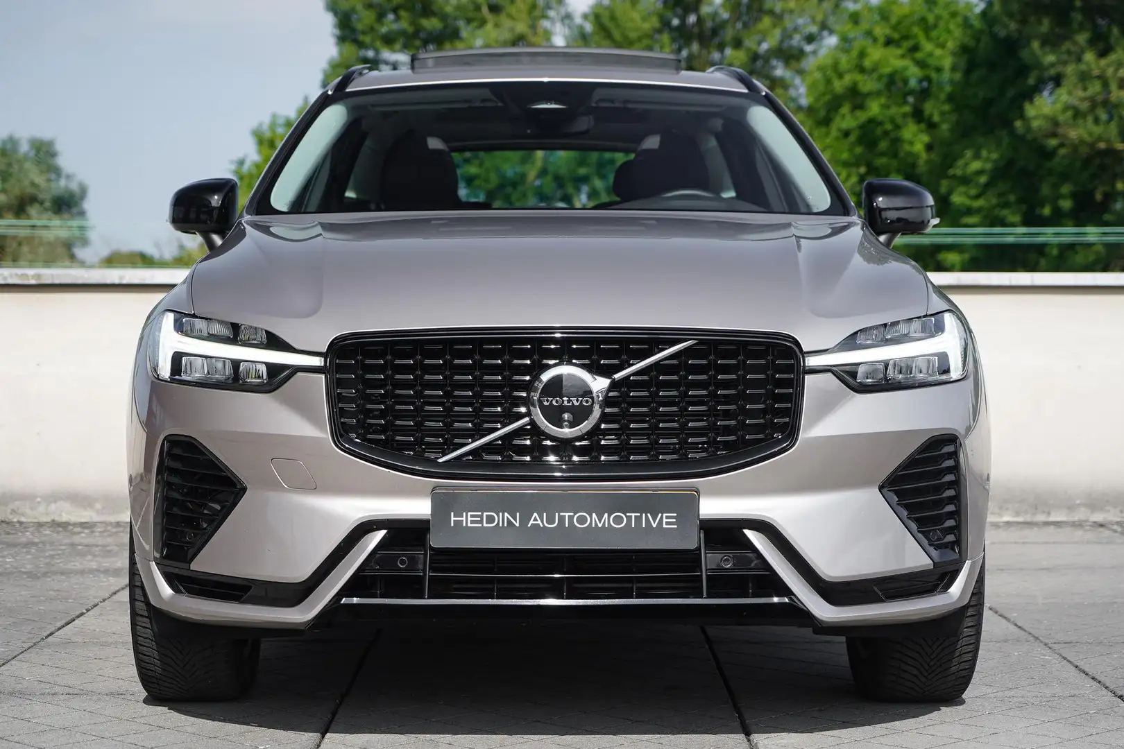 Volvo XC60 2.0 T6 Plug-in hybrid AWD Plus Dark Panoramadak | Grigio - 2