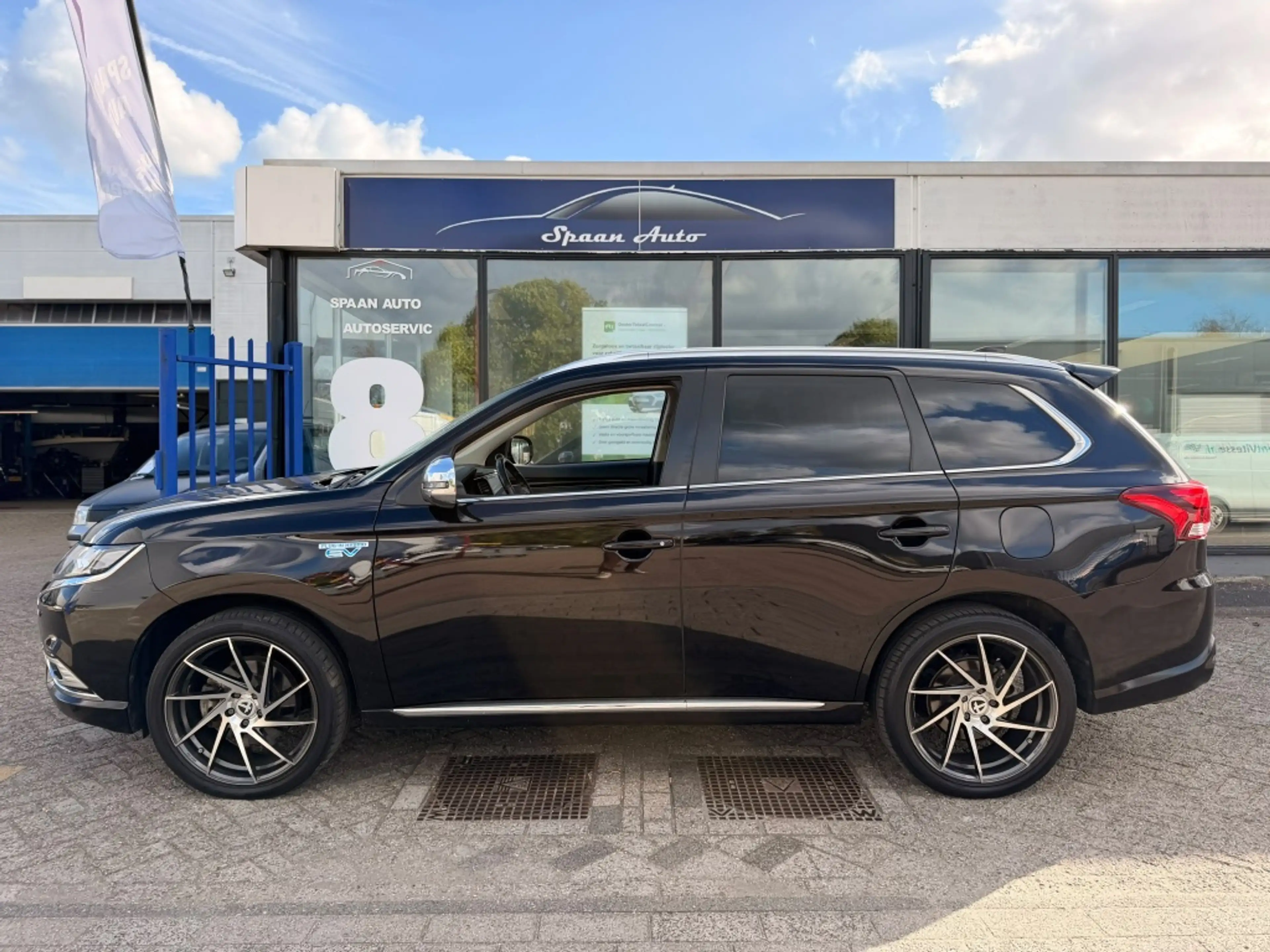 Mitsubishi Outlander 2.4 PHEV Intense+ | PANO | LEER | CARPLAY | 360''C — photo 16