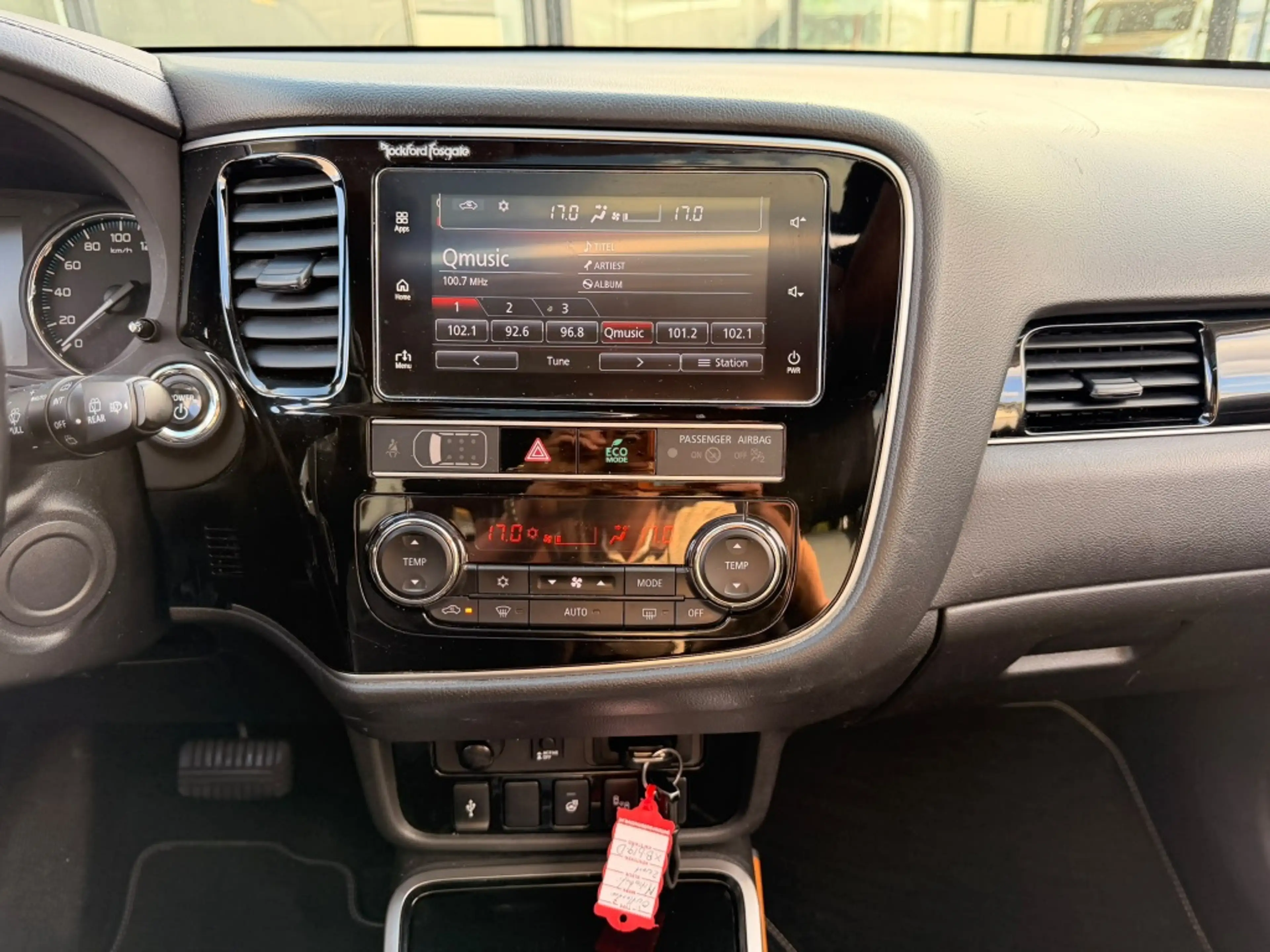 Mitsubishi Outlander 2.4 PHEV Intense+ | PANO | LEER | CARPLAY | 360''C — photo 23