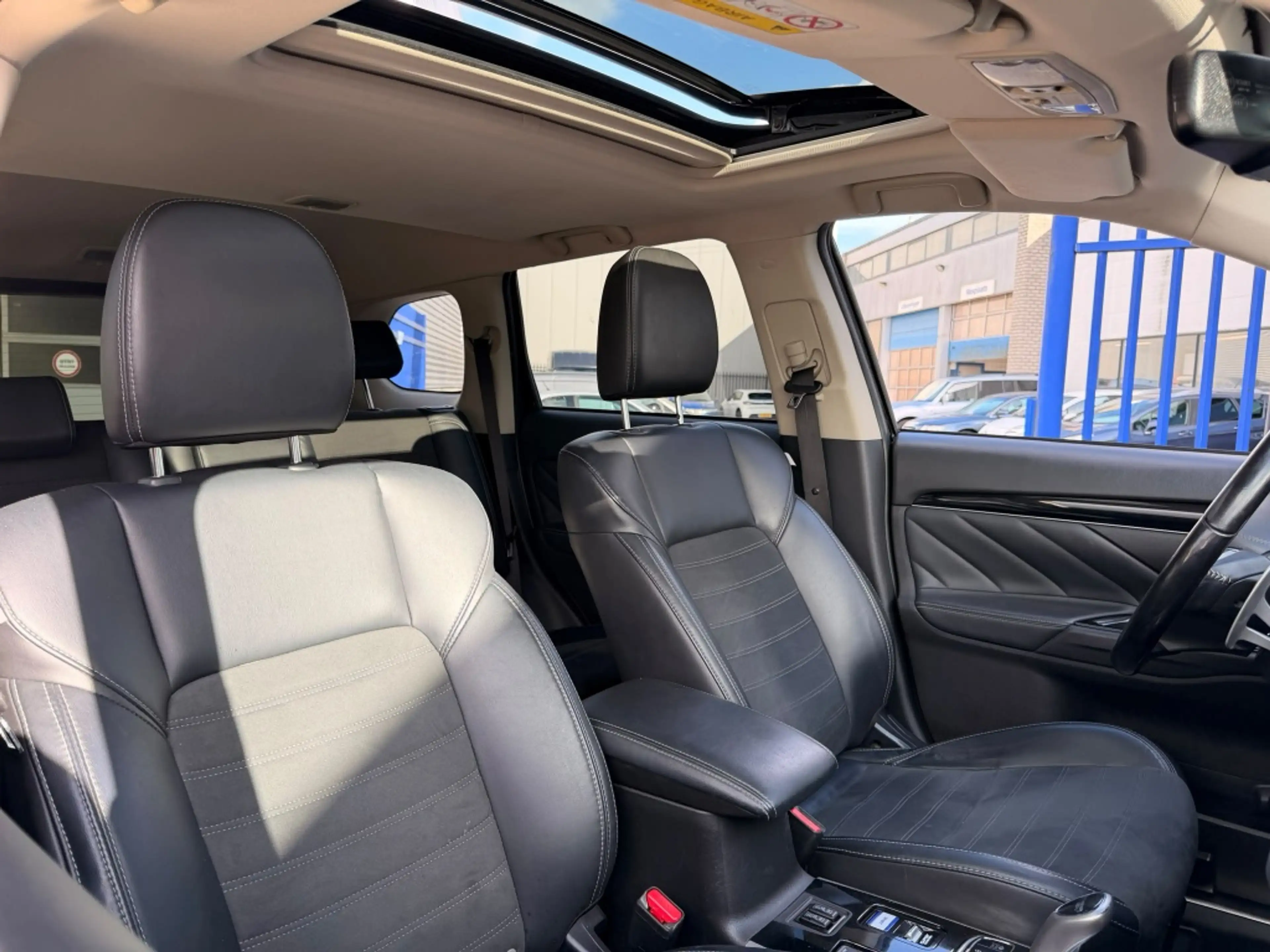 Mitsubishi Outlander 2.4 PHEV Intense+ | PANO | LEER | CARPLAY | 360''C — photo 10