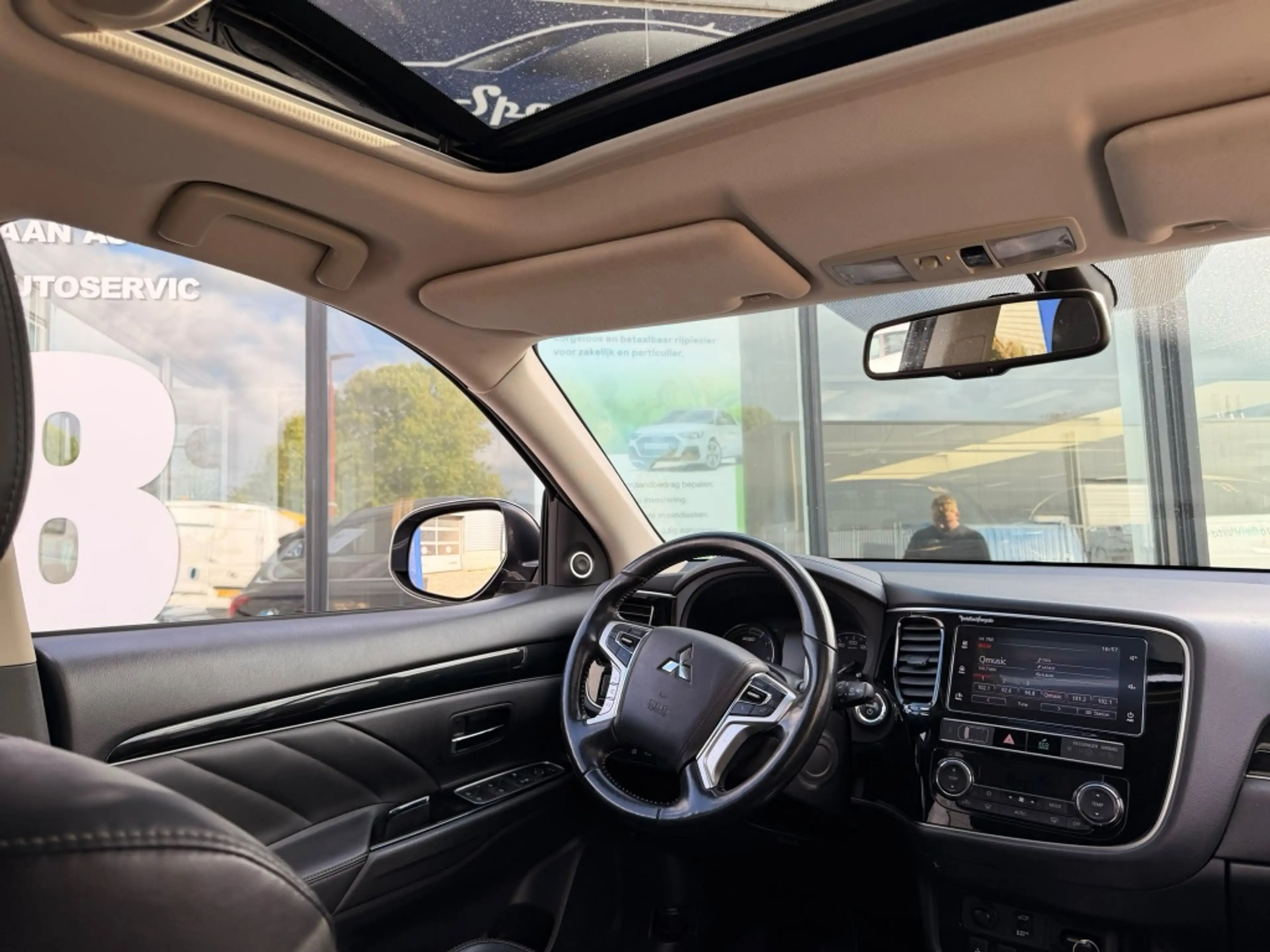 Mitsubishi Outlander 2.4 PHEV Intense+ | PANO | LEER | CARPLAY | 360''C — photo 26