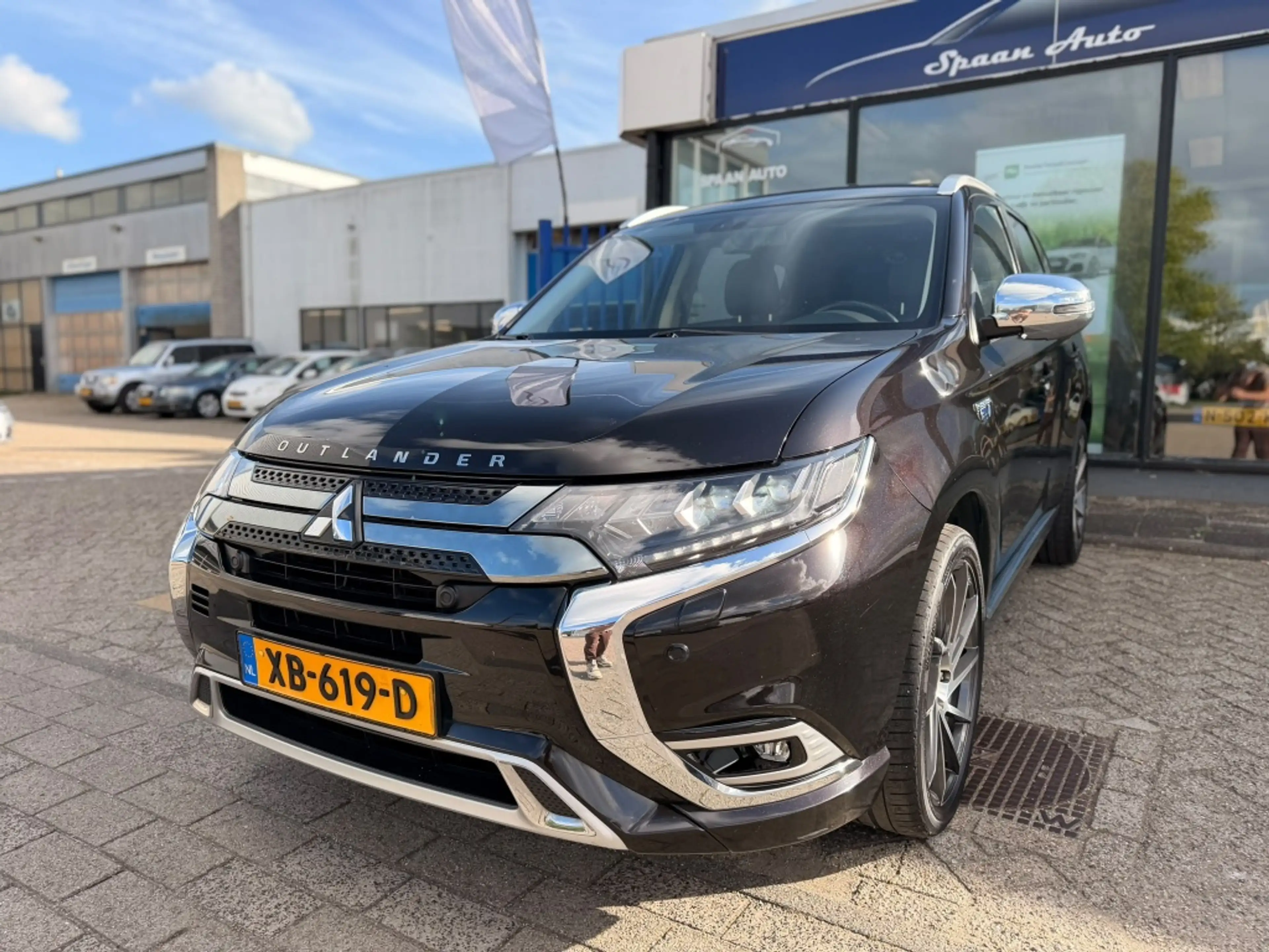 Mitsubishi Outlander 2.4 PHEV Intense+ | PANO | LEER | CARPLAY | 360''C — photo 9