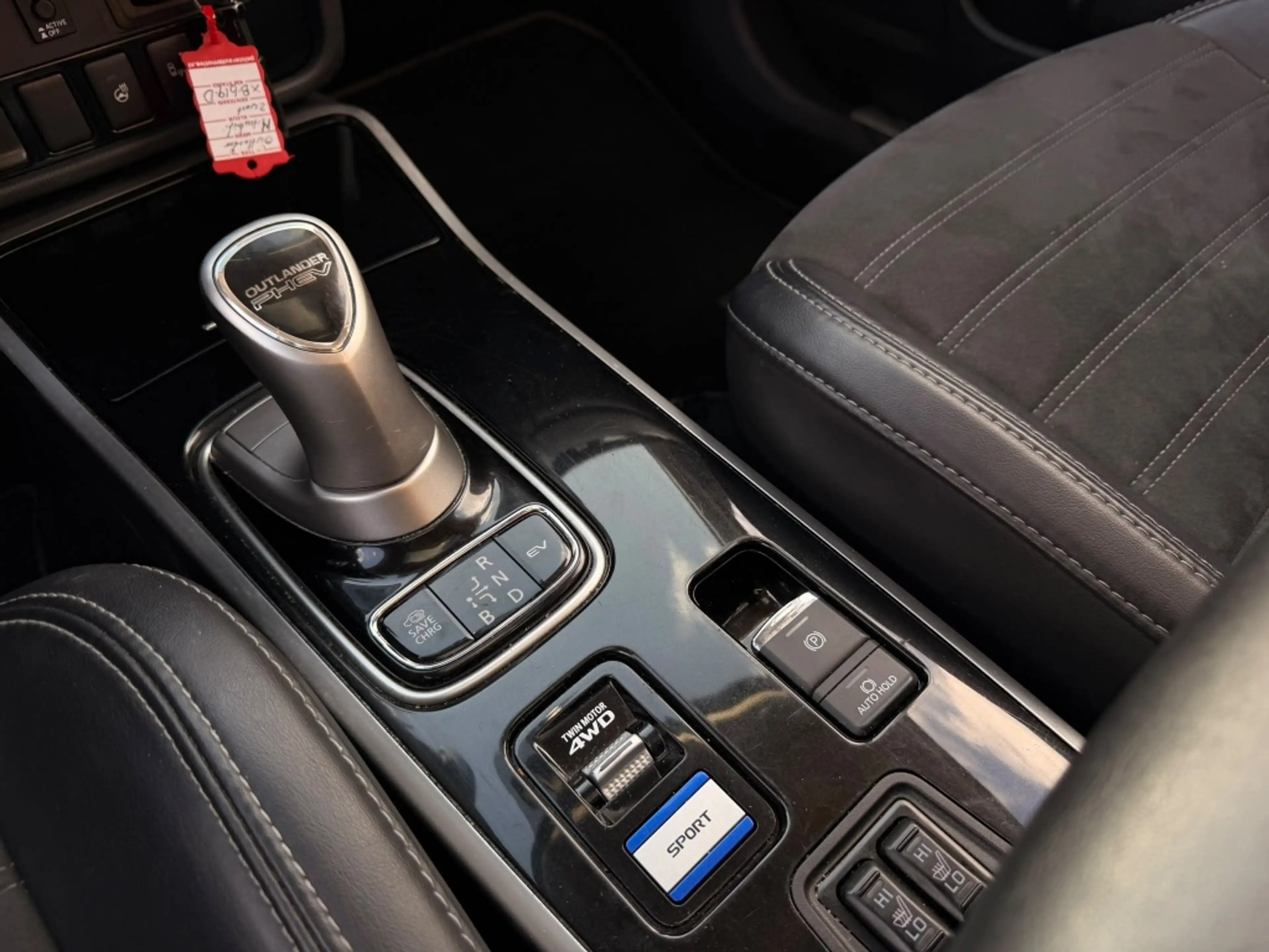 Mitsubishi Outlander 2.4 PHEV Intense+ | PANO | LEER | CARPLAY | 360''C — photo 24
