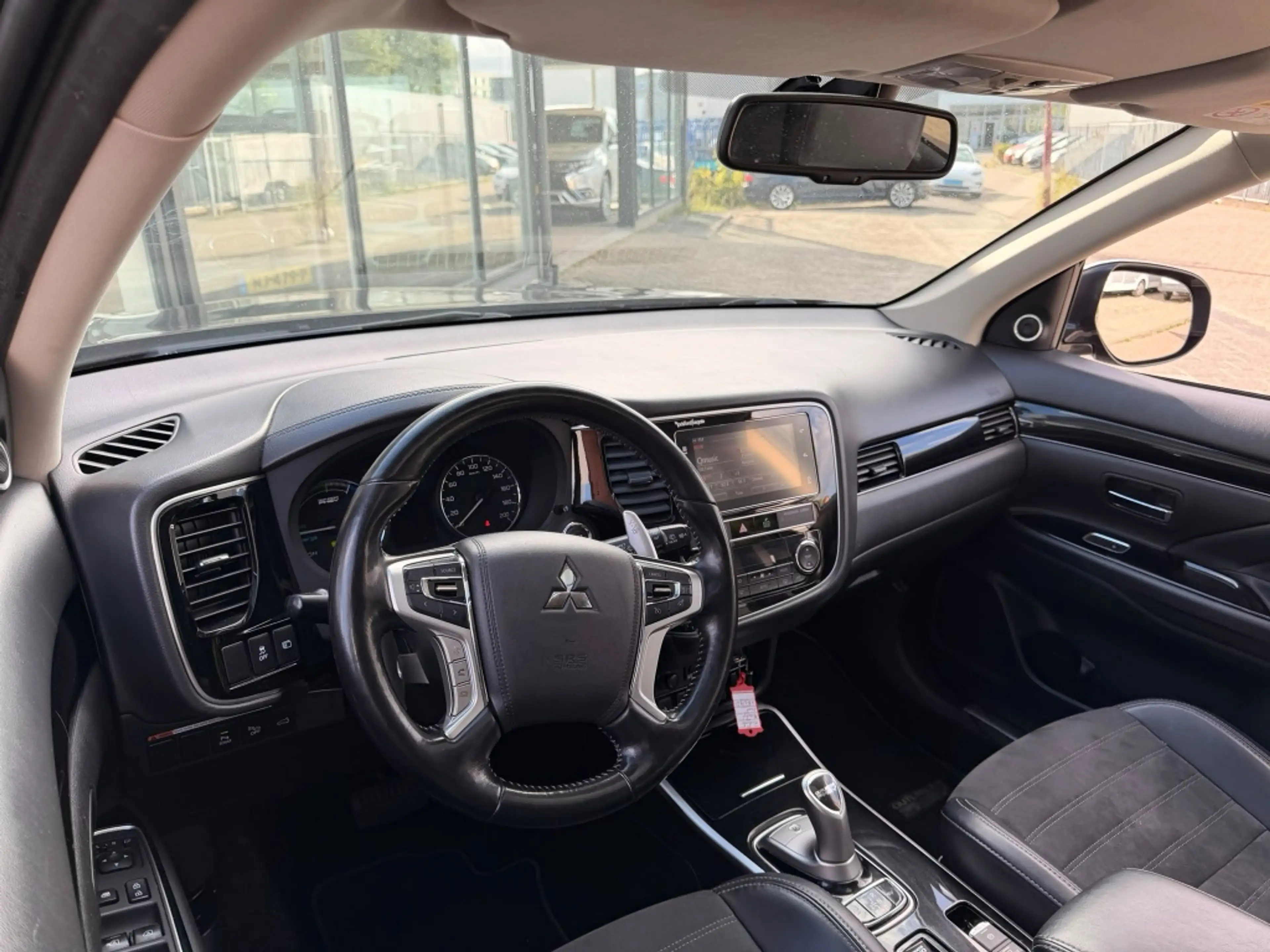 Mitsubishi Outlander 2.4 PHEV Intense+ | PANO | LEER | CARPLAY | 360''C — photo 2