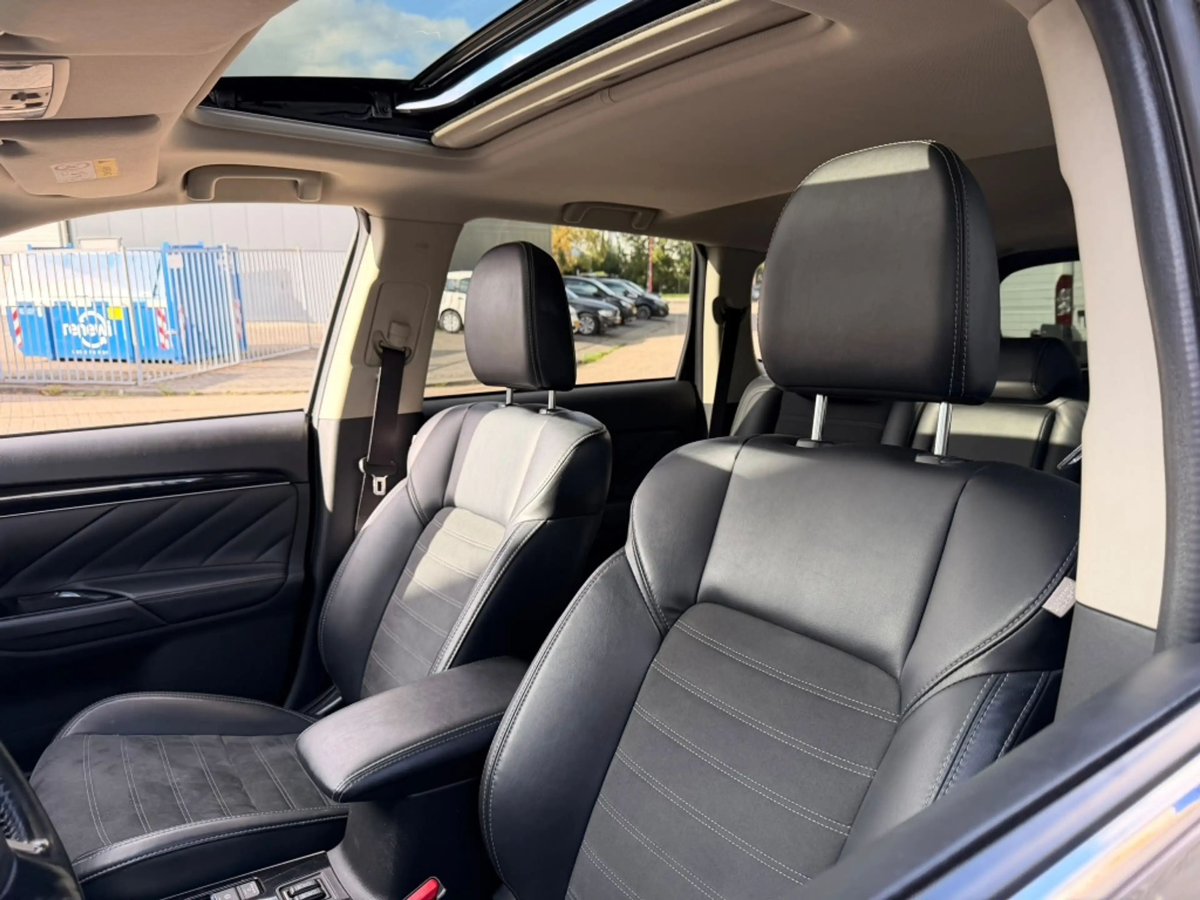 Mitsubishi Outlander 2.4 PHEV Intense+ | PANO | LEER | CARPLAY | 360''C — photo 6
