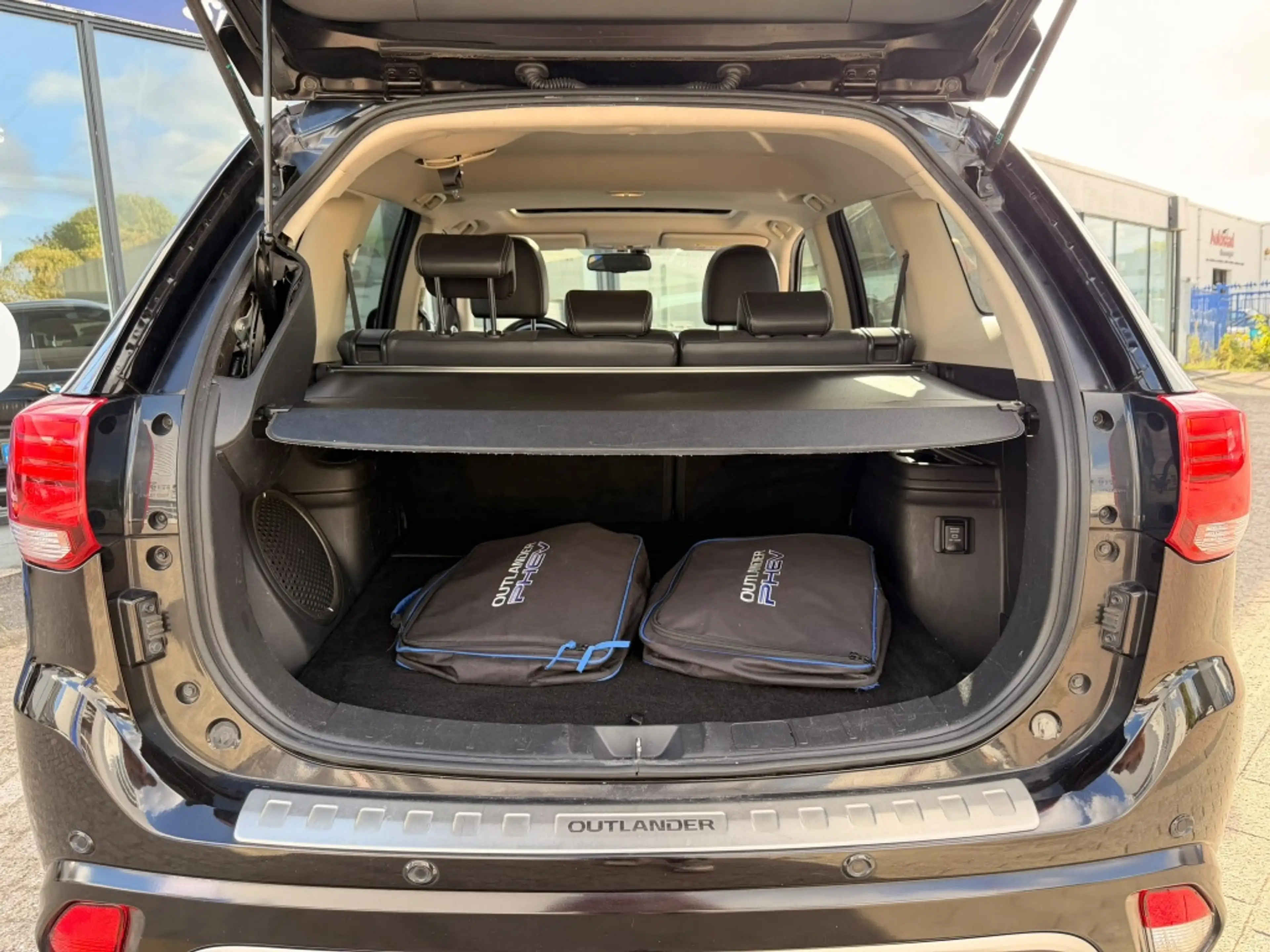 Mitsubishi Outlander 2.4 PHEV Intense+ | PANO | LEER | CARPLAY | 360''C — photo 28