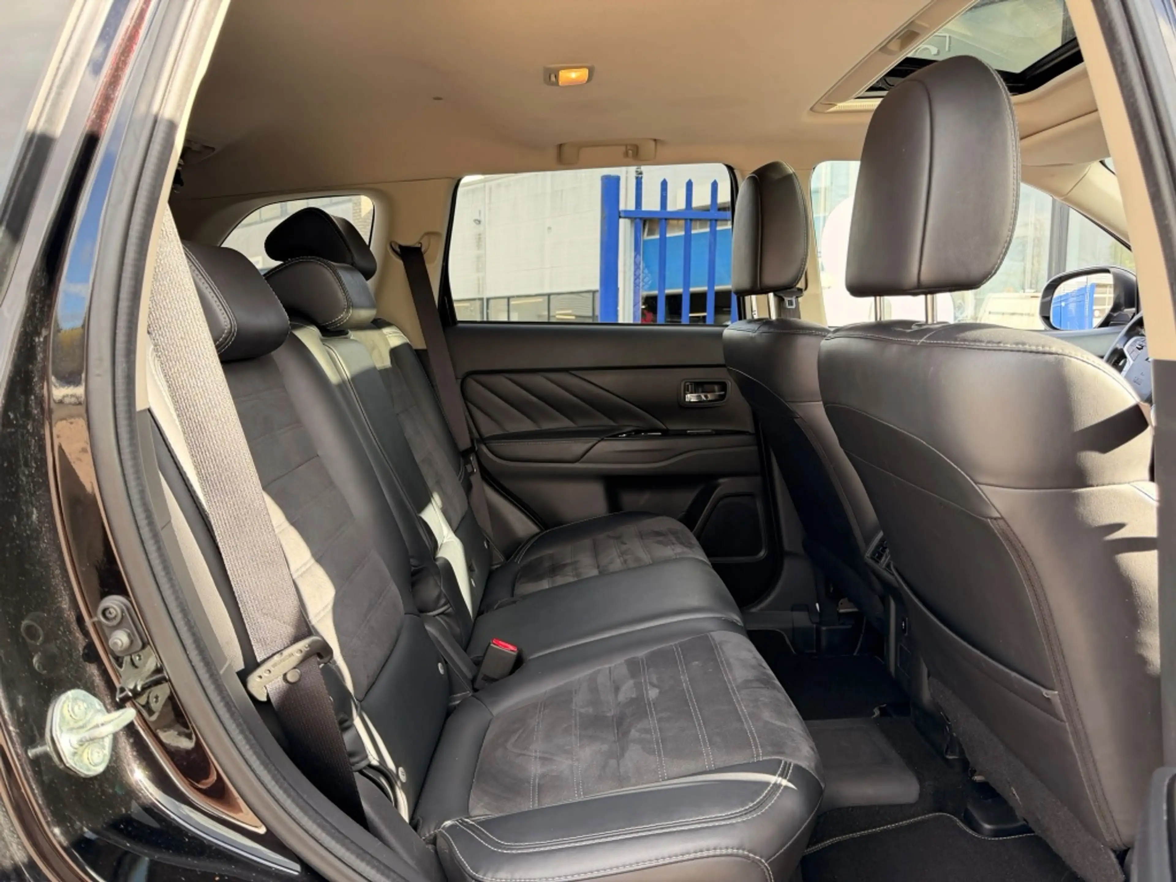 Mitsubishi Outlander 2.4 PHEV Intense+ | PANO | LEER | CARPLAY | 360''C — photo 15