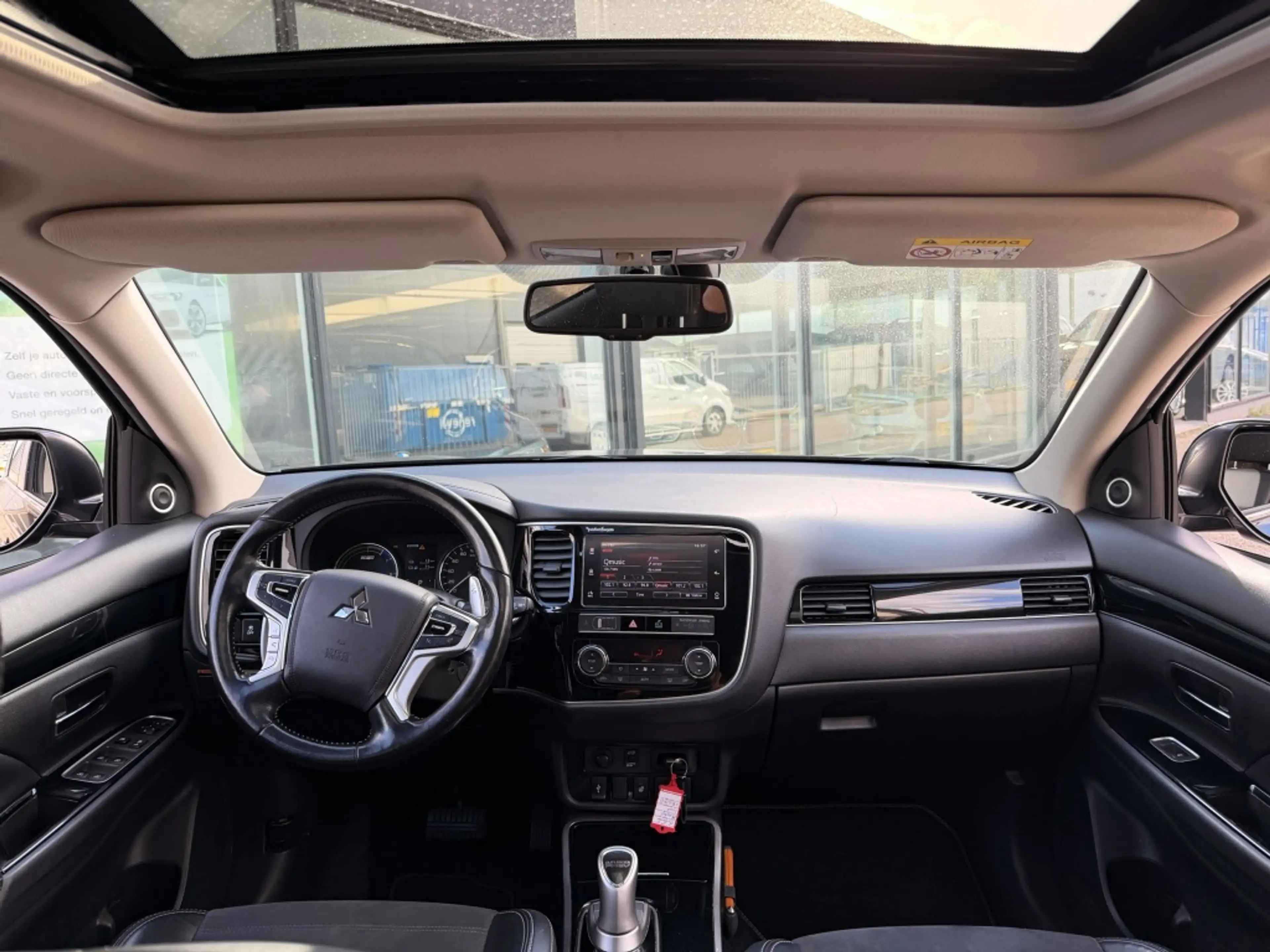 Mitsubishi Outlander 2.4 PHEV Intense+ | PANO | LEER | CARPLAY | 360''C — photo 19