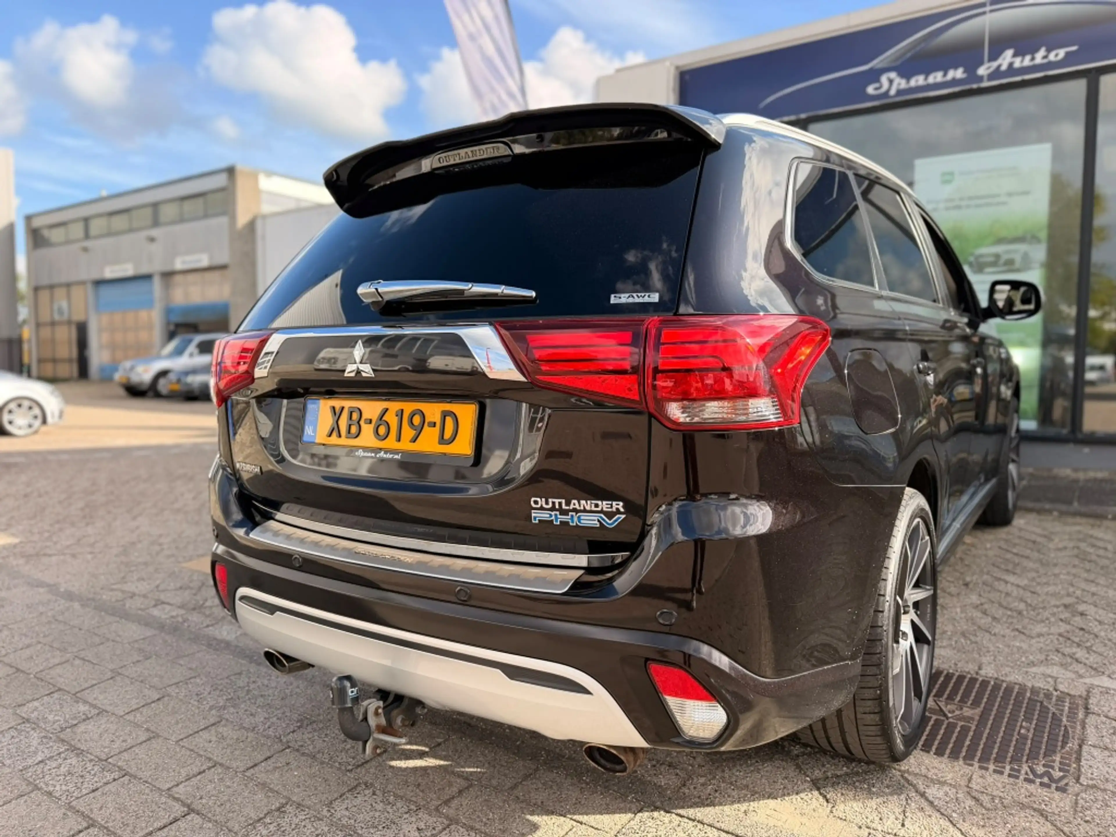 Mitsubishi Outlander 2.4 PHEV Intense+ | PANO | LEER | CARPLAY | 360''C — photo 22
