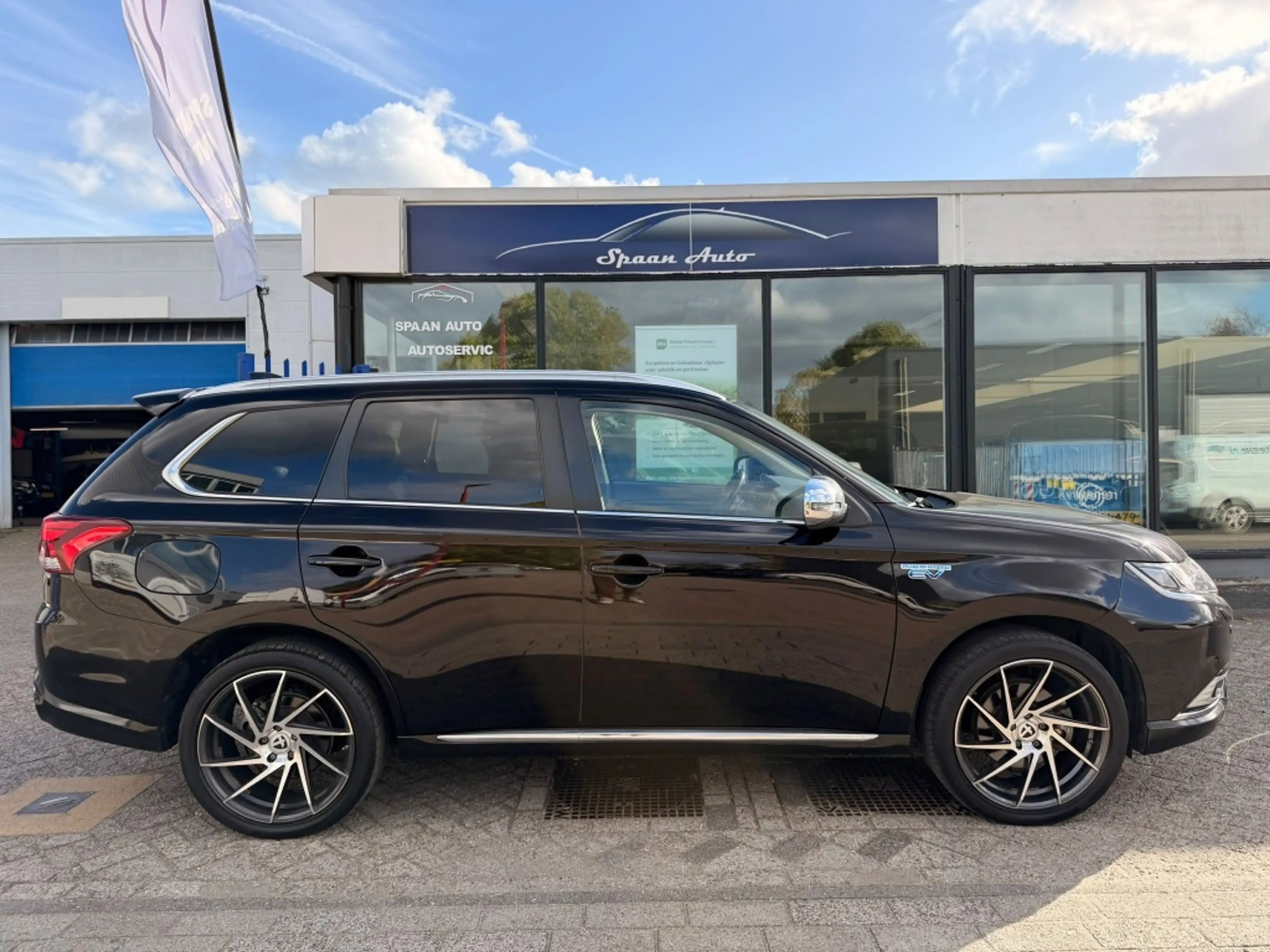 Mitsubishi Outlander 2.4 PHEV Intense+ | PANO | LEER | CARPLAY | 360''C — photo 13