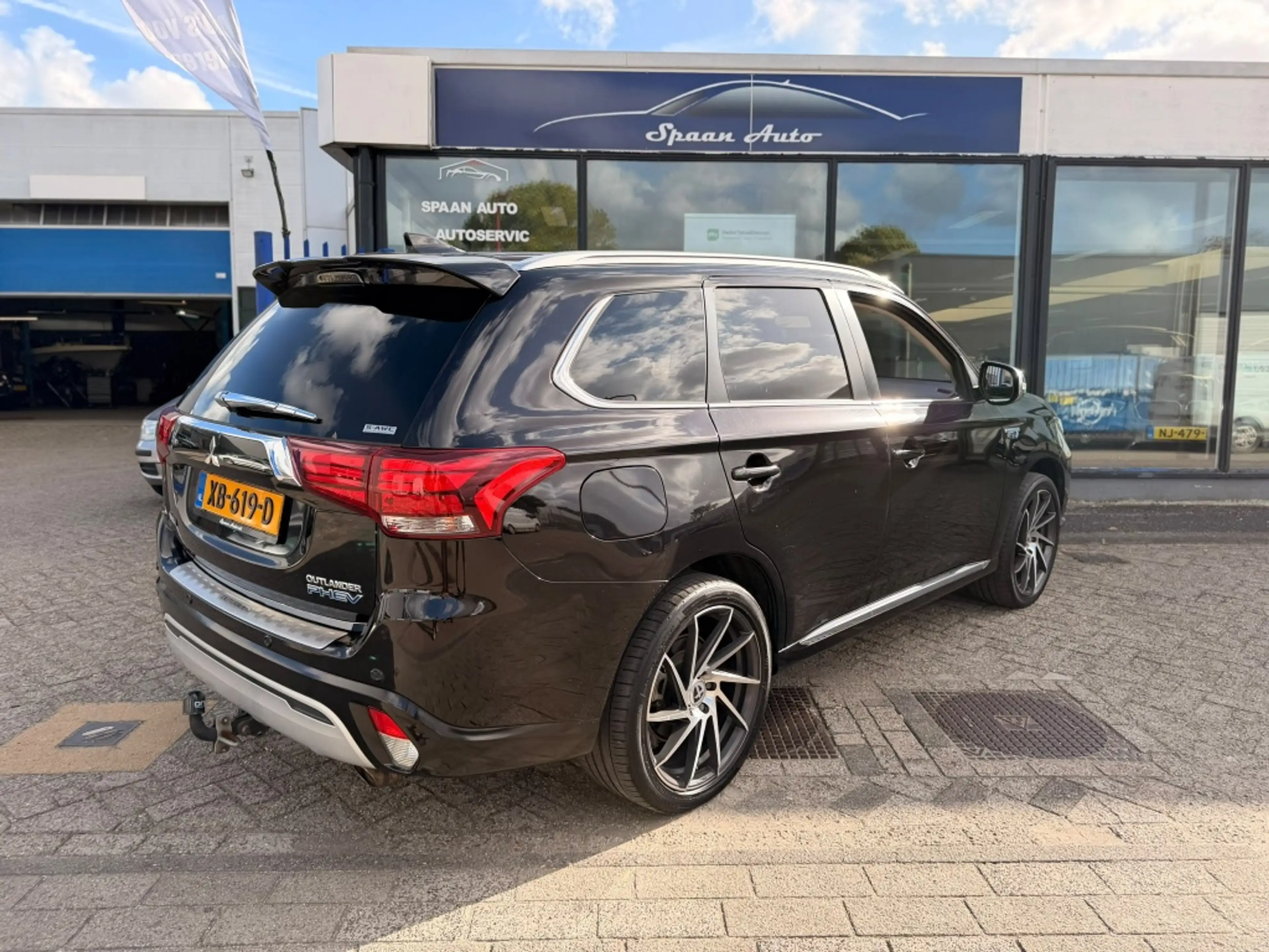 Mitsubishi Outlander 2.4 PHEV Intense+ | PANO | LEER | CARPLAY | 360''C — photo 25