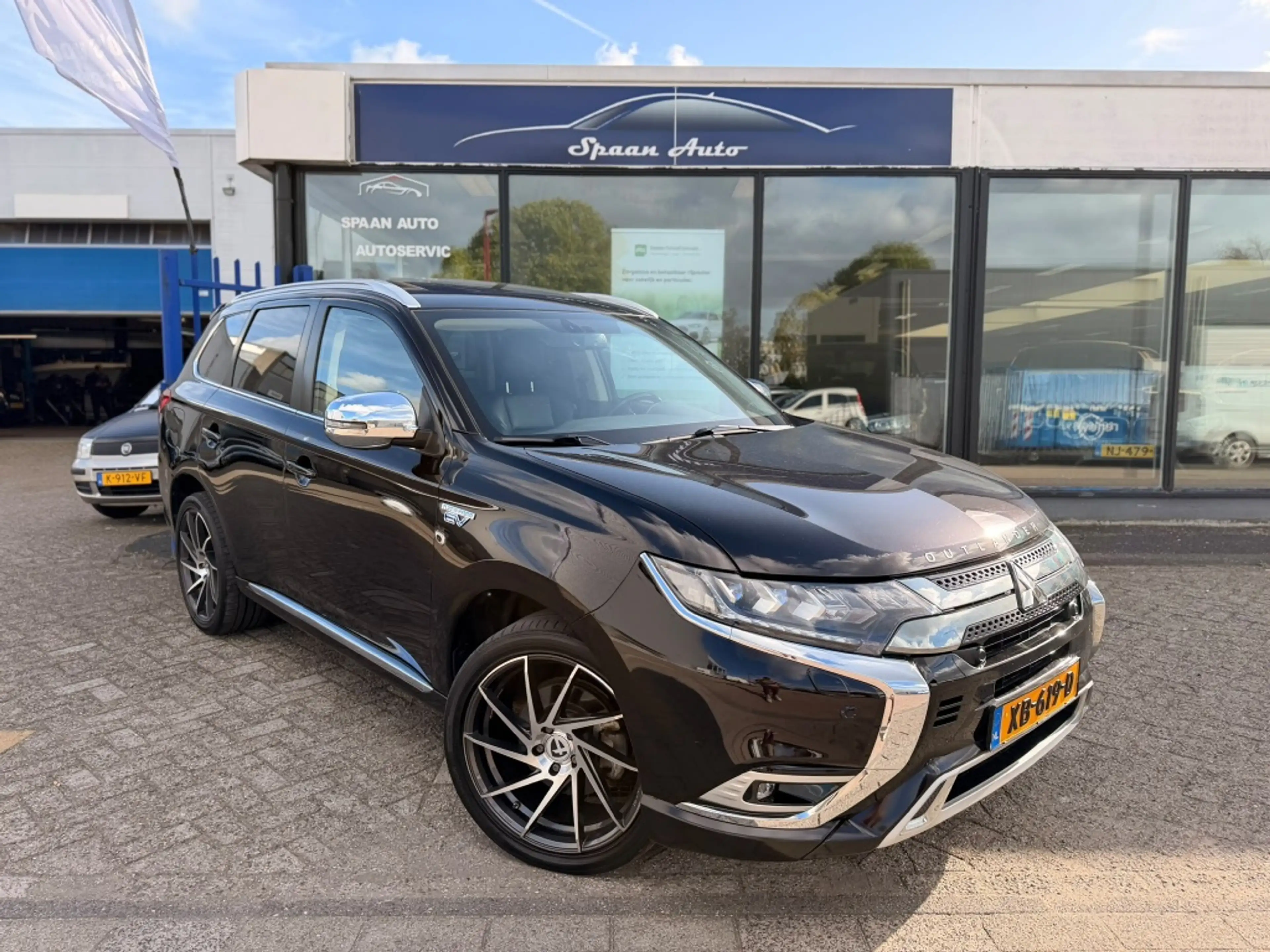 Mitsubishi Outlander 2.4 PHEV Intense+ | PANO | LEER | CARPLAY | 360''C — photo 11