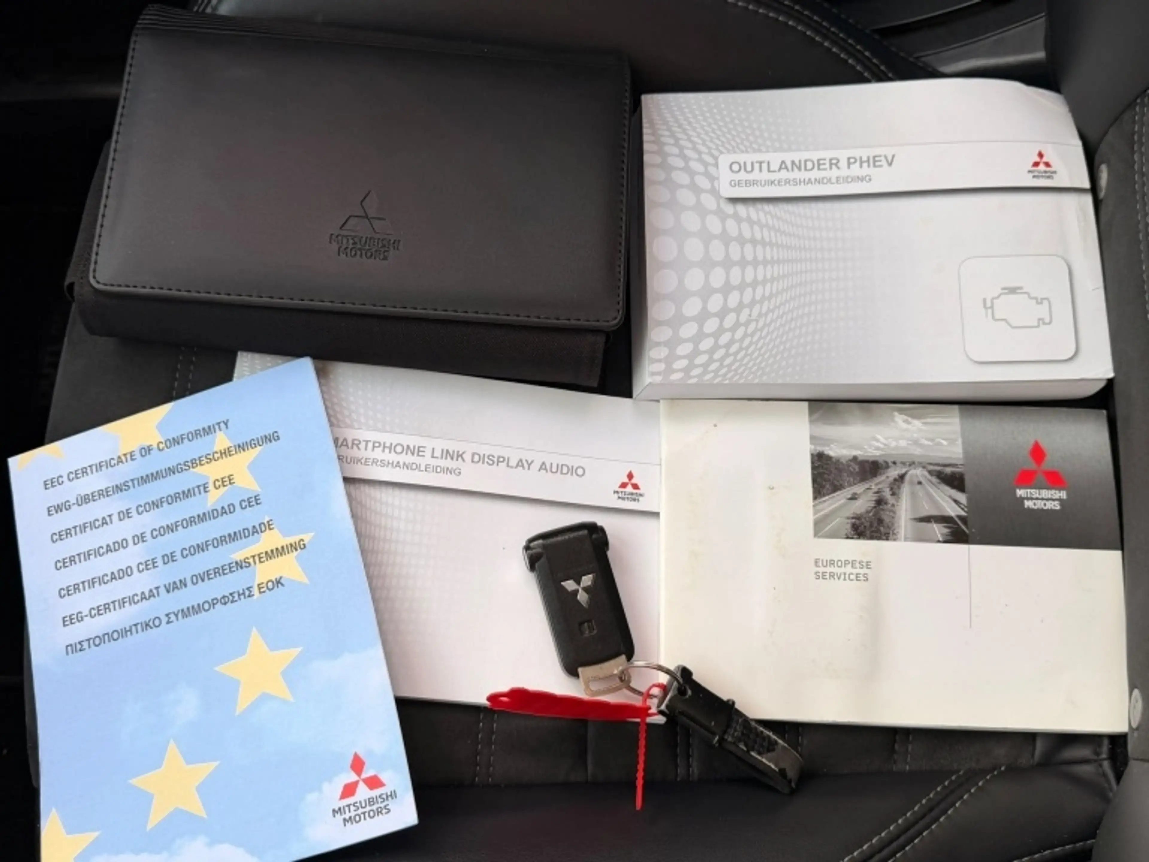 Mitsubishi Outlander 2.4 PHEV Intense+ | PANO | LEER | CARPLAY | 360''C — photo 3
