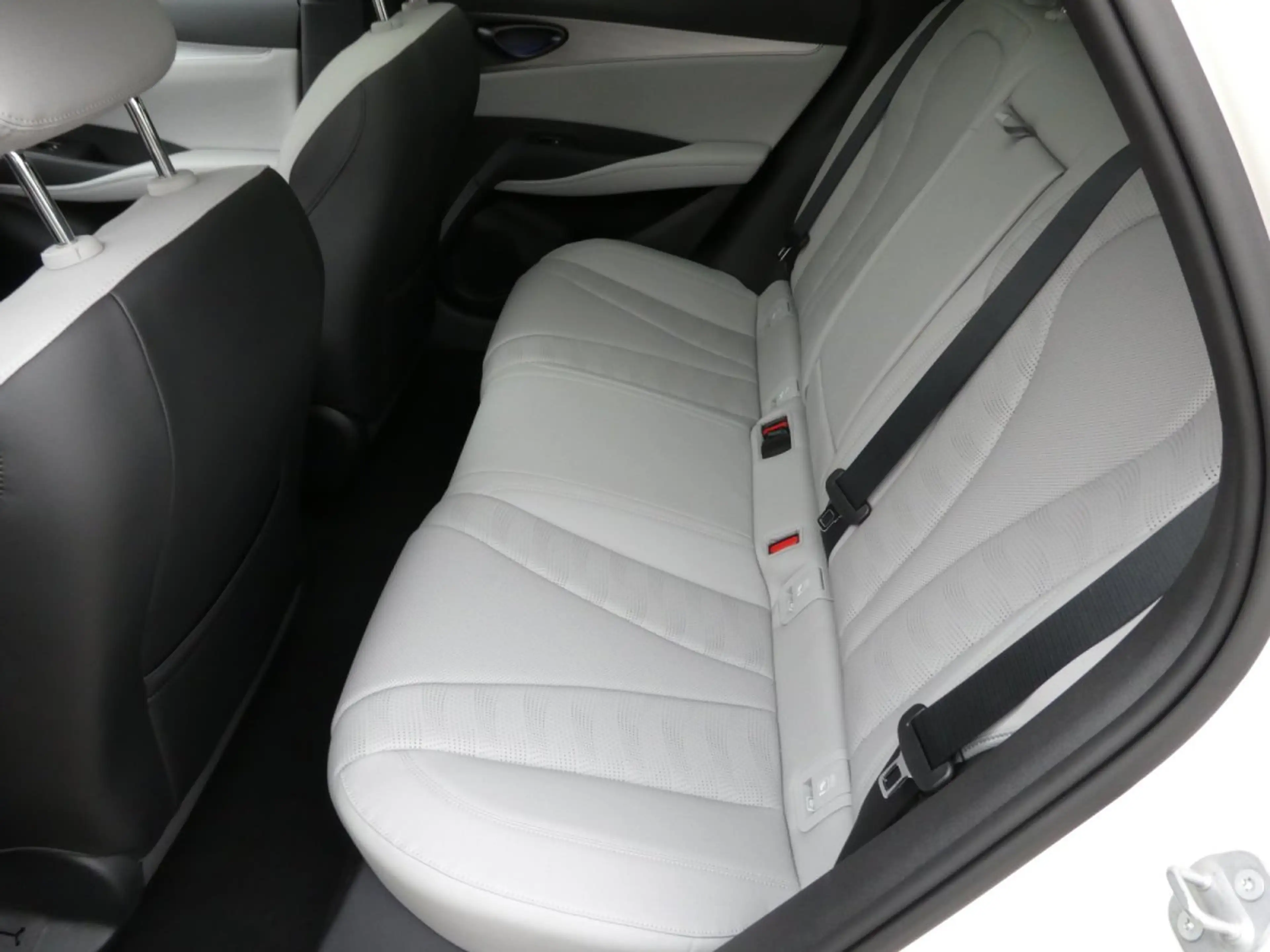 BYD Seal 6 DM-I Touring Comfort *Privacy*Pano*Leder*360Grad* — photo 10