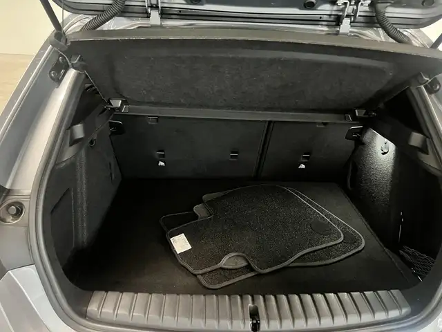 BMW 1 Series view 11