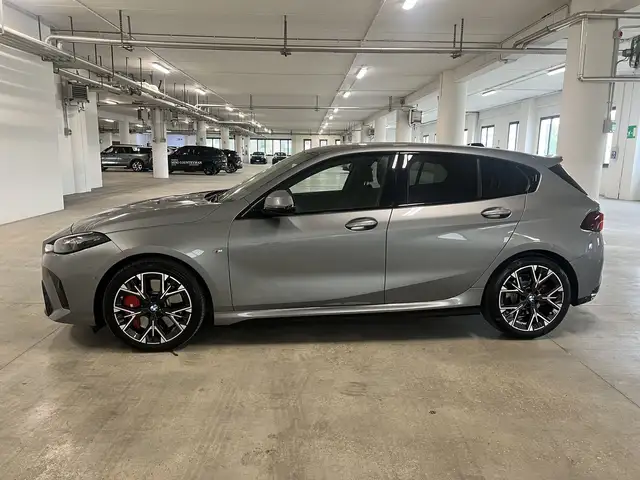 BMW 1 Series view 5