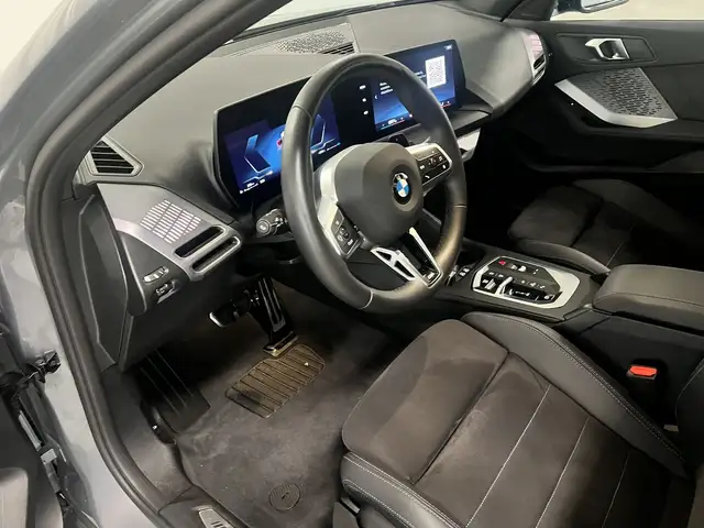 BMW 1 Series view 6