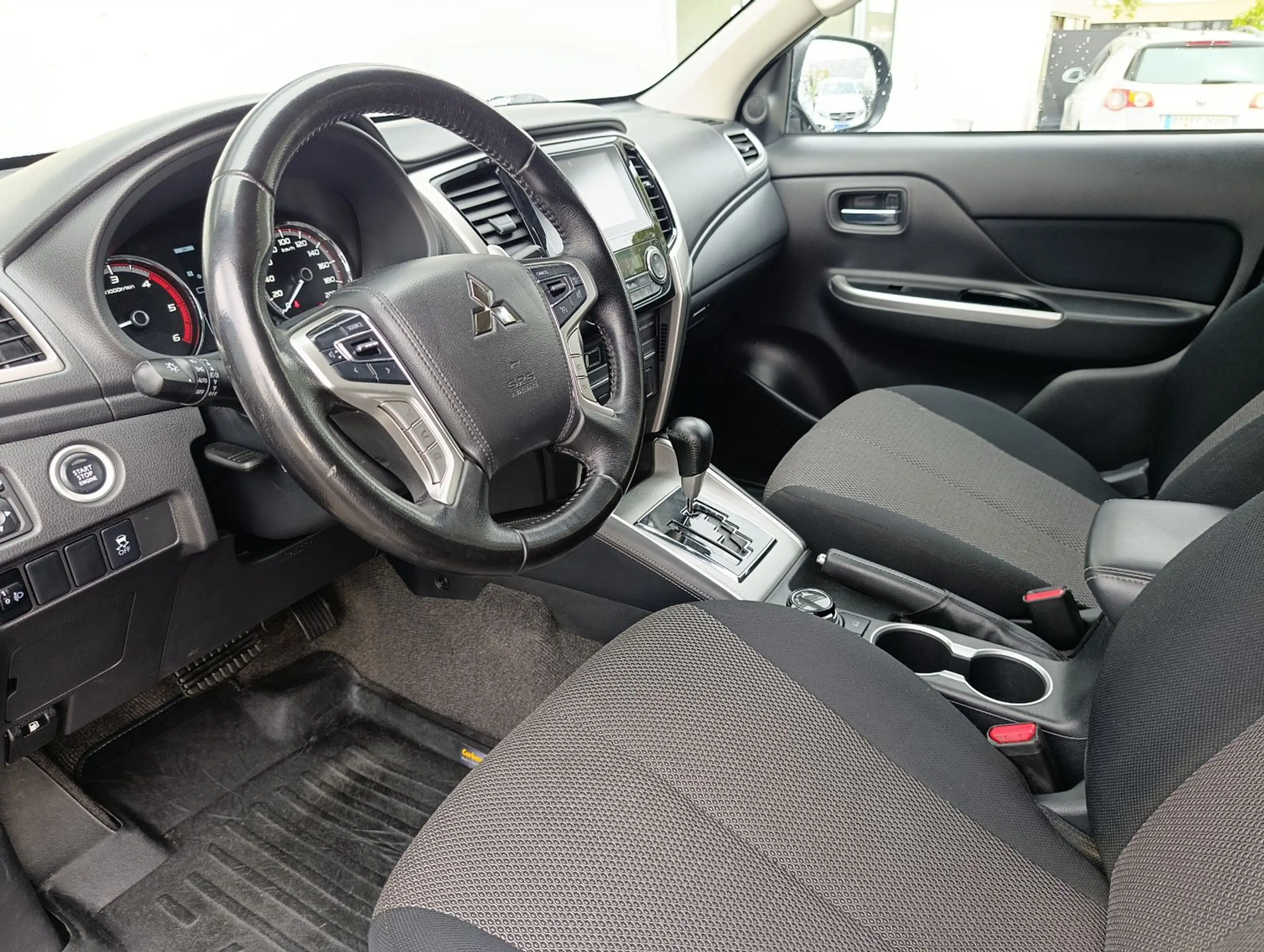 Mitsubishi L200 Select Doppelkabine 4WD Navi Led AHK SHZ — photo 9