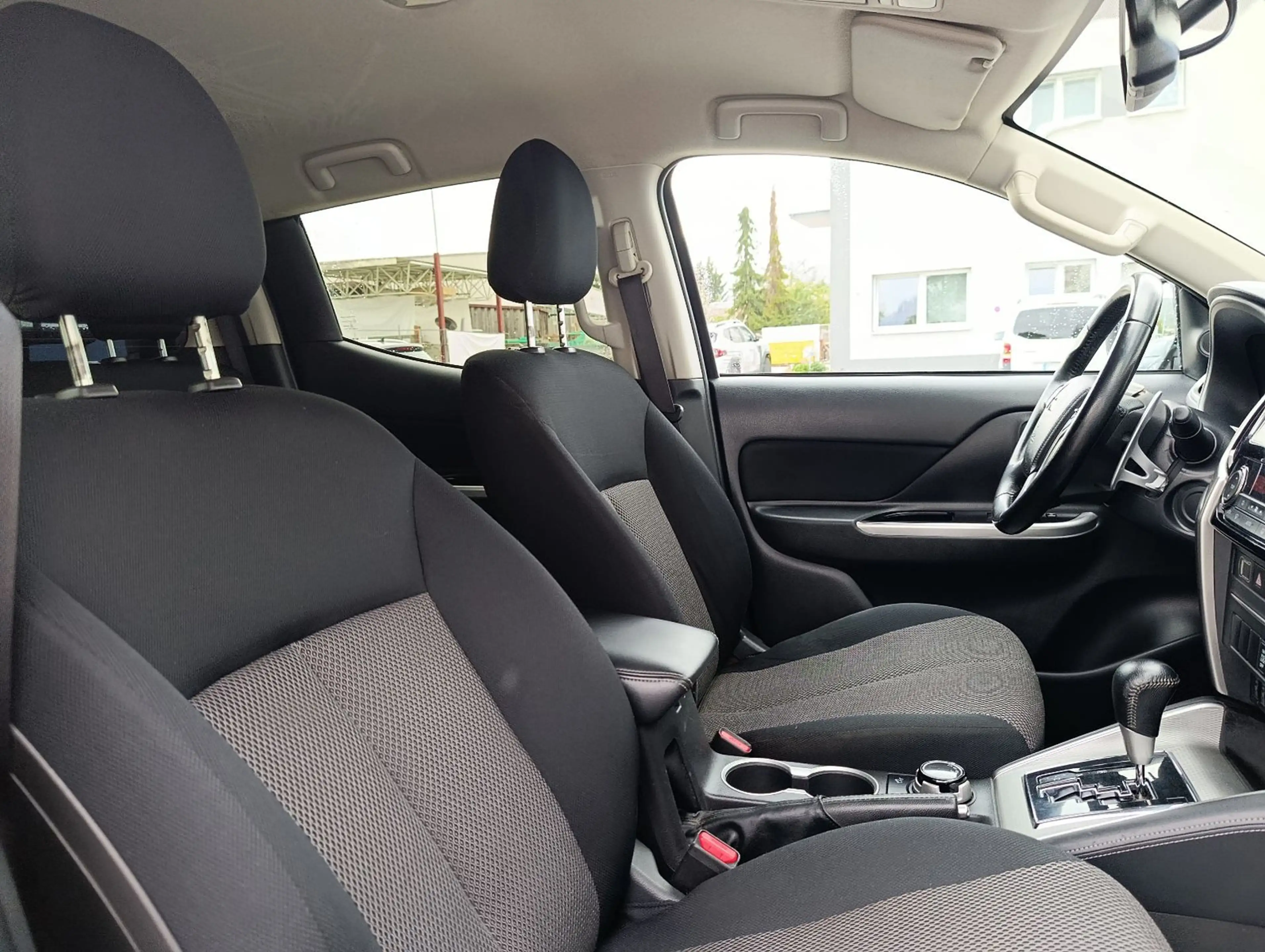 Mitsubishi L200 Select Doppelkabine 4WD Navi Led AHK SHZ — photo 11