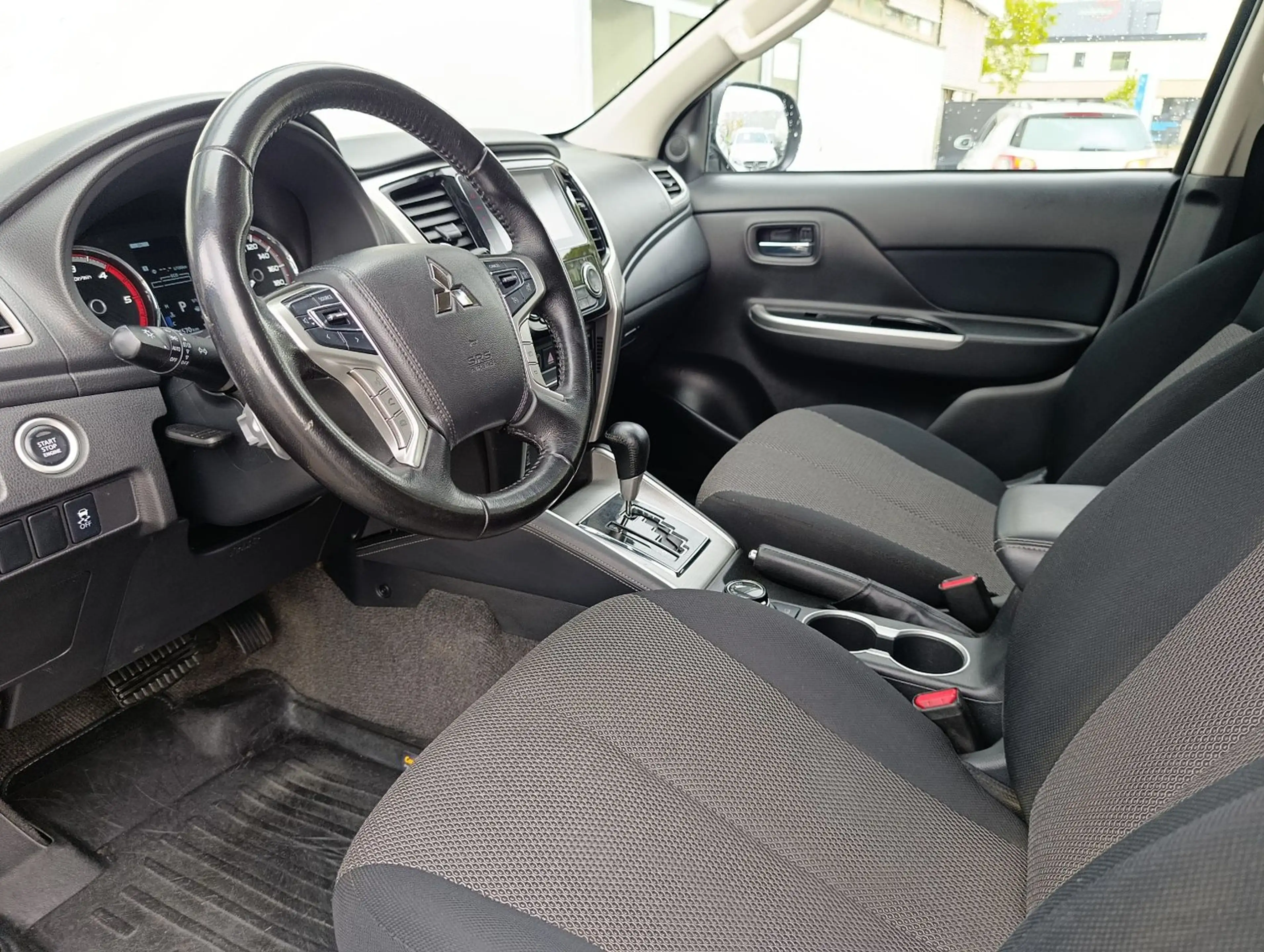 Mitsubishi L200 Select Doppelkabine 4WD Navi Led AHK SHZ — photo 8