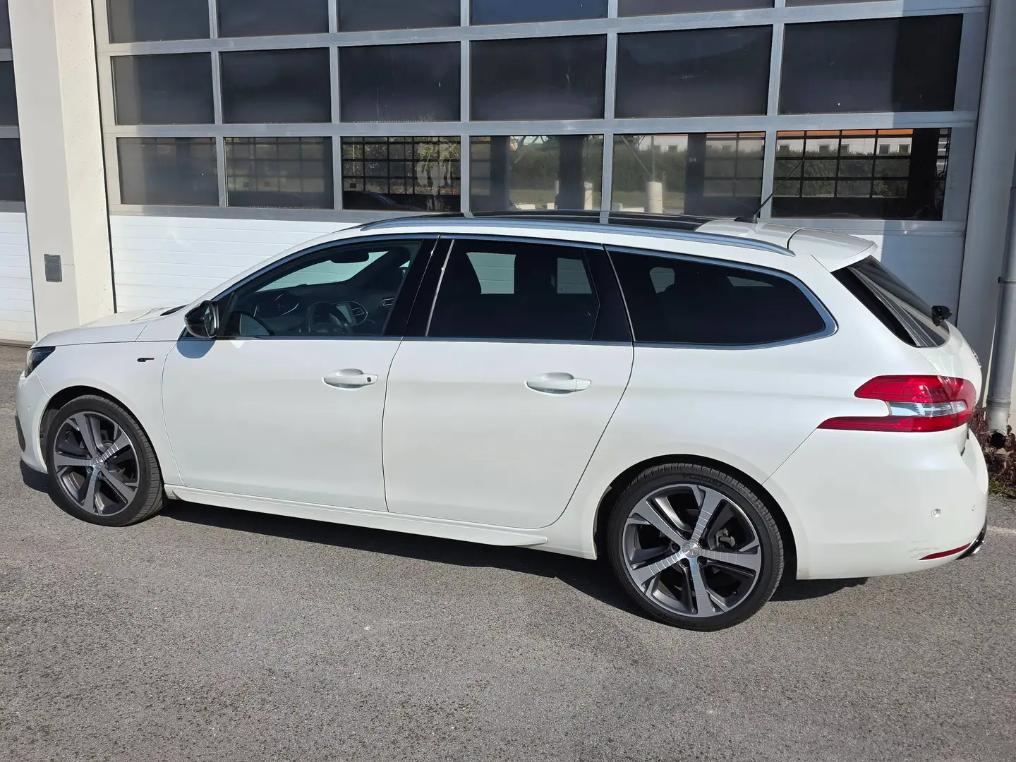 Peugeot 308 308 SW BlueHDi 130 S Weiß - 2