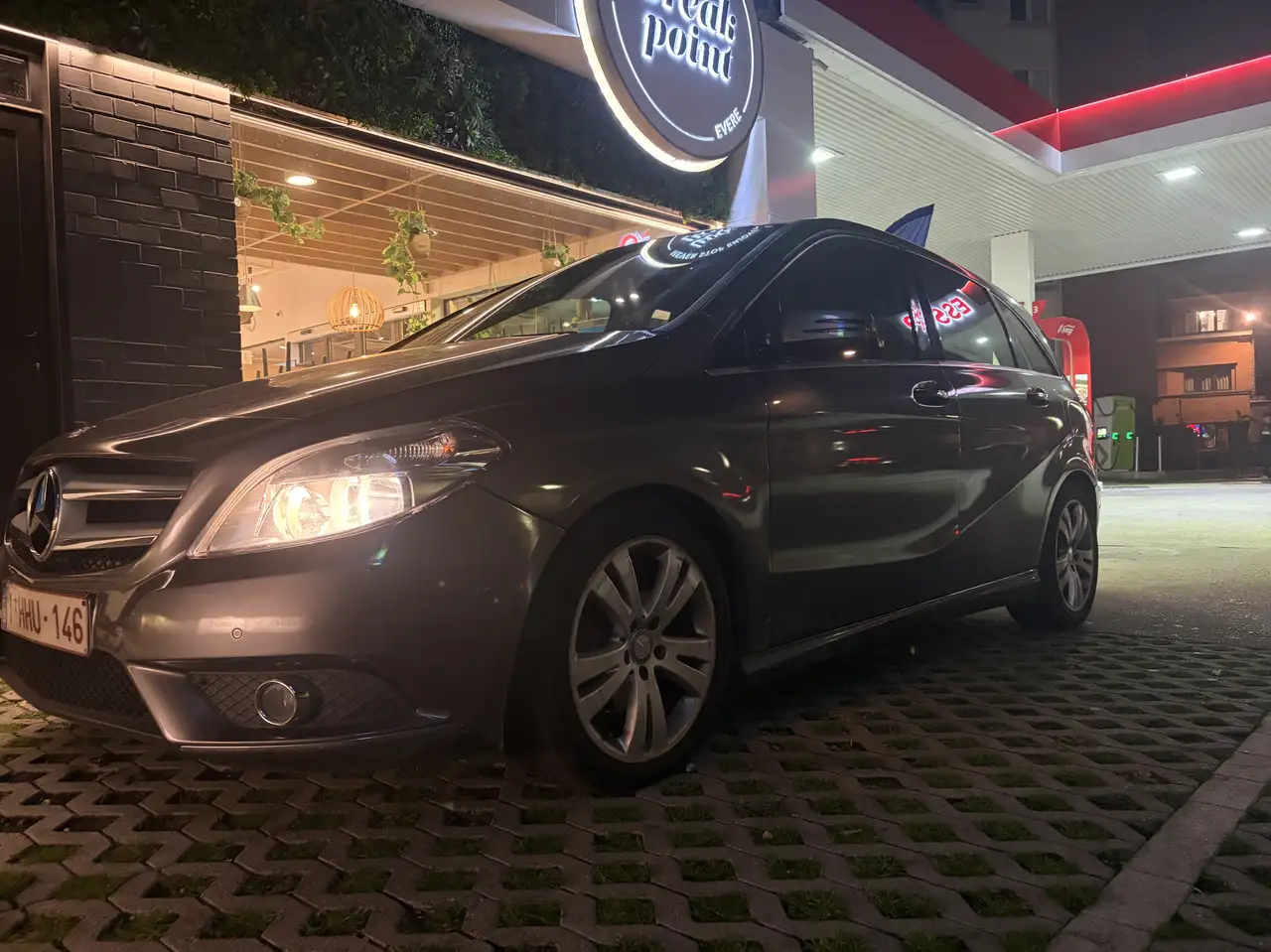 Mercedes-Benz B 180