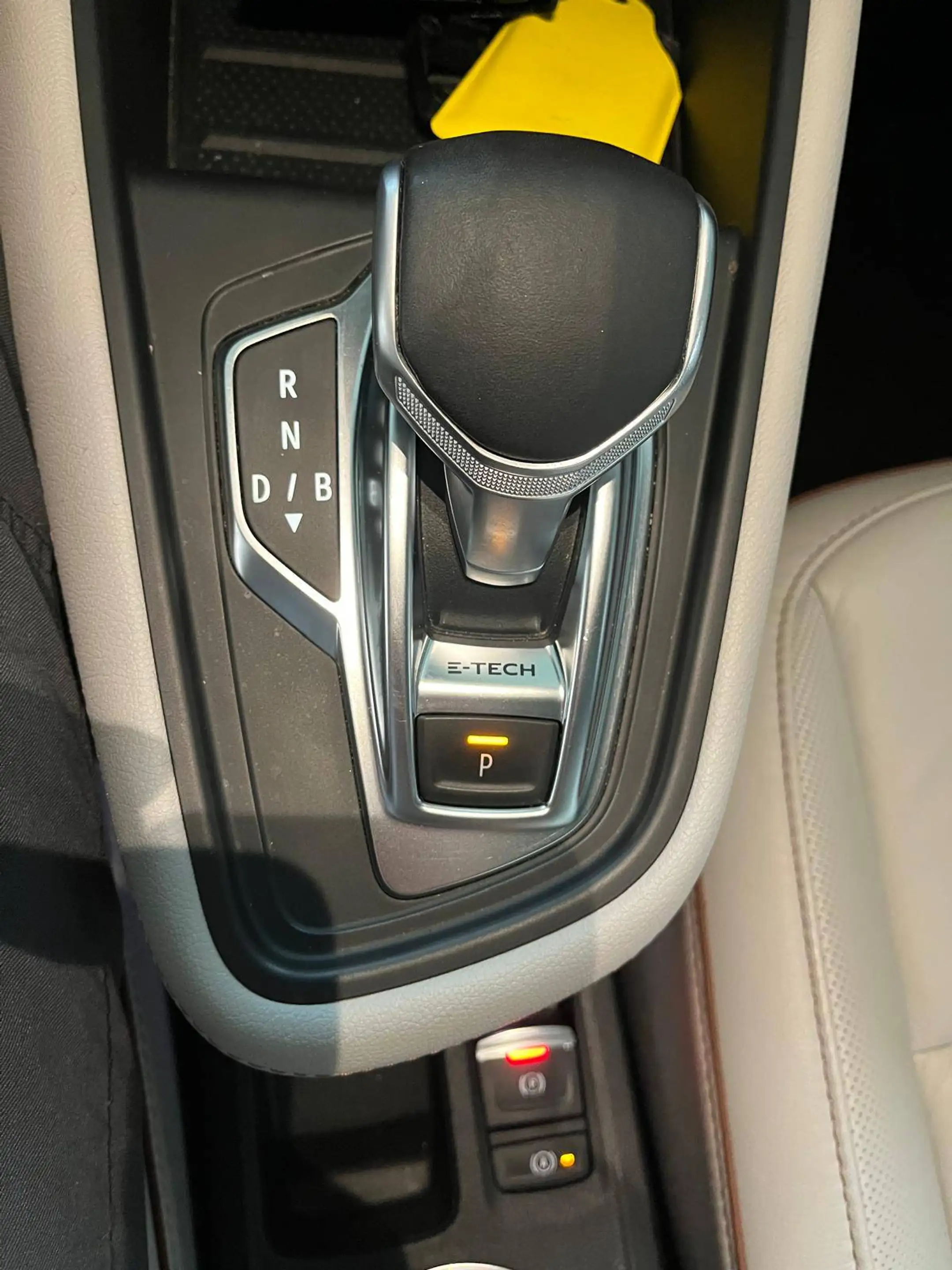 Renault Captur PLUG IN HYBRIDE E-TECH — photo 13