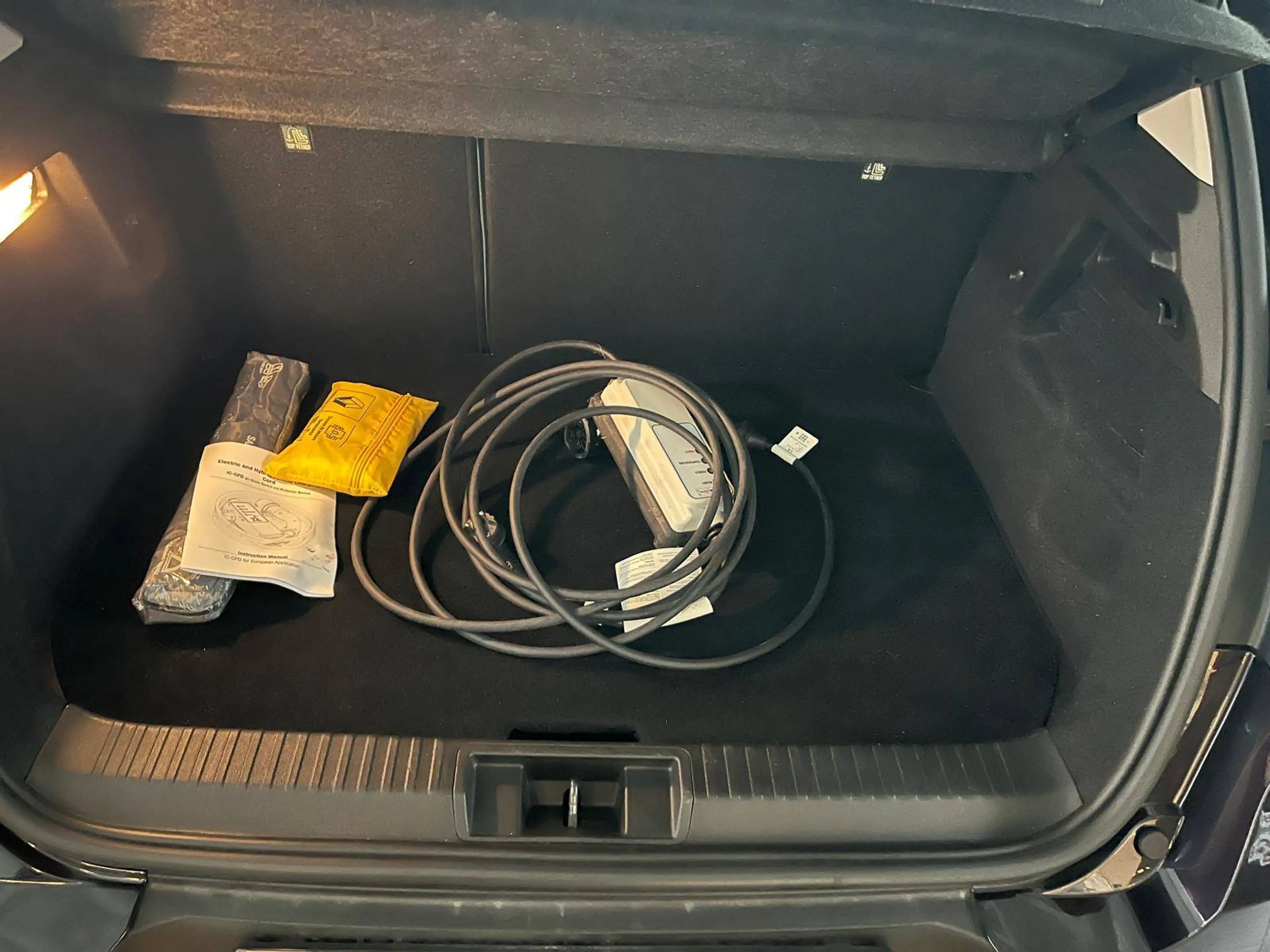 Renault Captur PLUG IN HYBRIDE E-TECH — photo 9