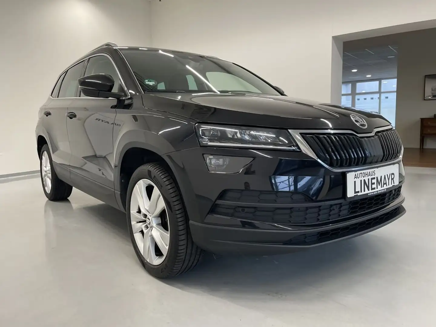 Skoda Karoq Style 1,6 TDI Style LED,Navi, Leder, AHK Schwarz - 2