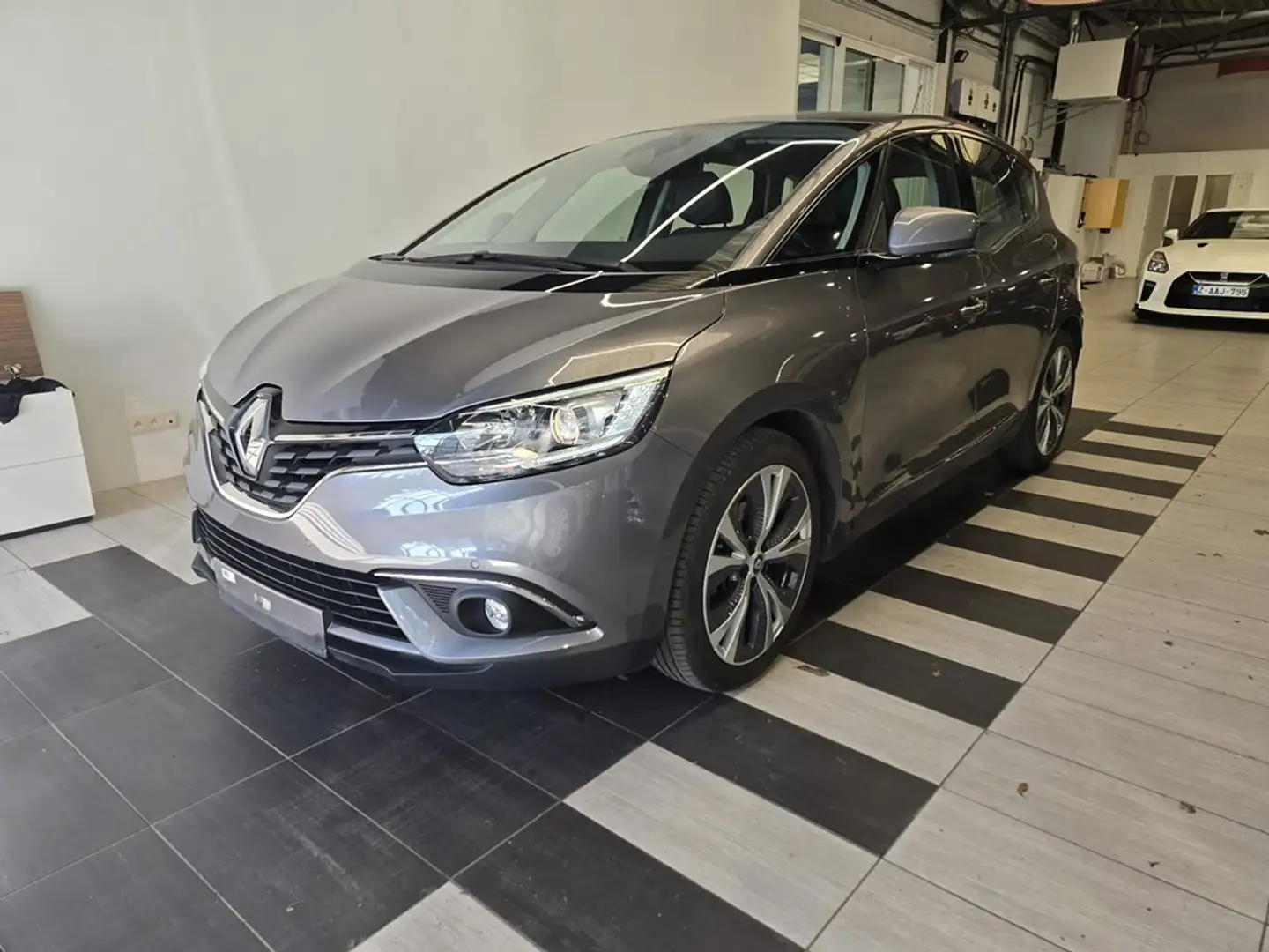 Renault Scenic 1,3TCE//140pk//GPS/Camera//Keyless* Gris - 1