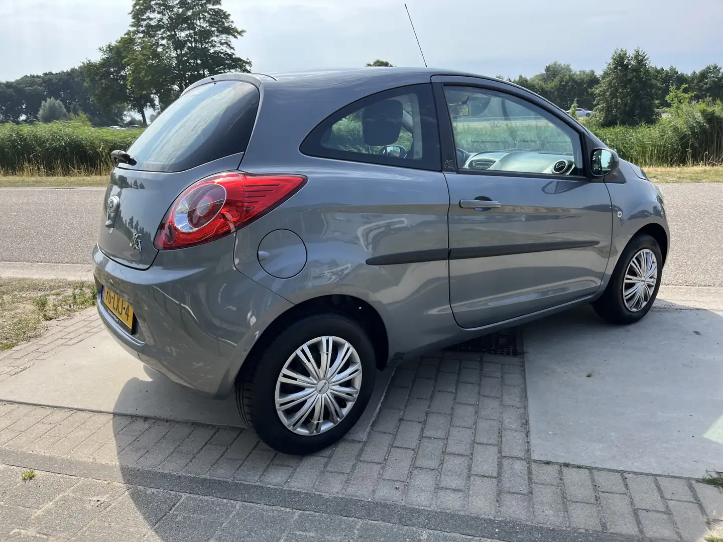 Ford Ka/Ka+ 1.2 Cool&Sound / APK 2-mei 2026 / Airco / Elek Ram Grey - 2