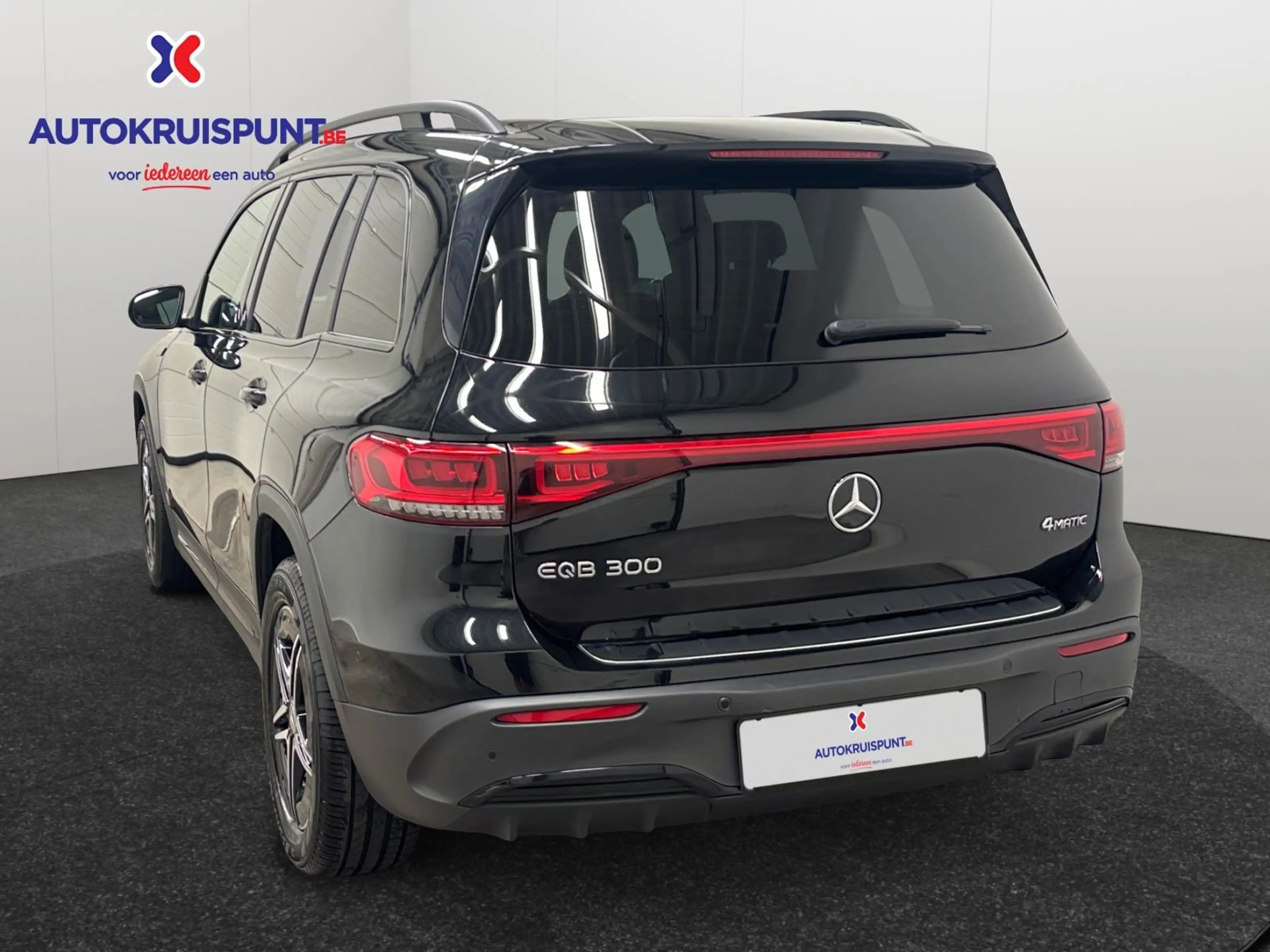 Mercedes-Benz EQB 300 300 AMG Line 4MATIC — photo 2