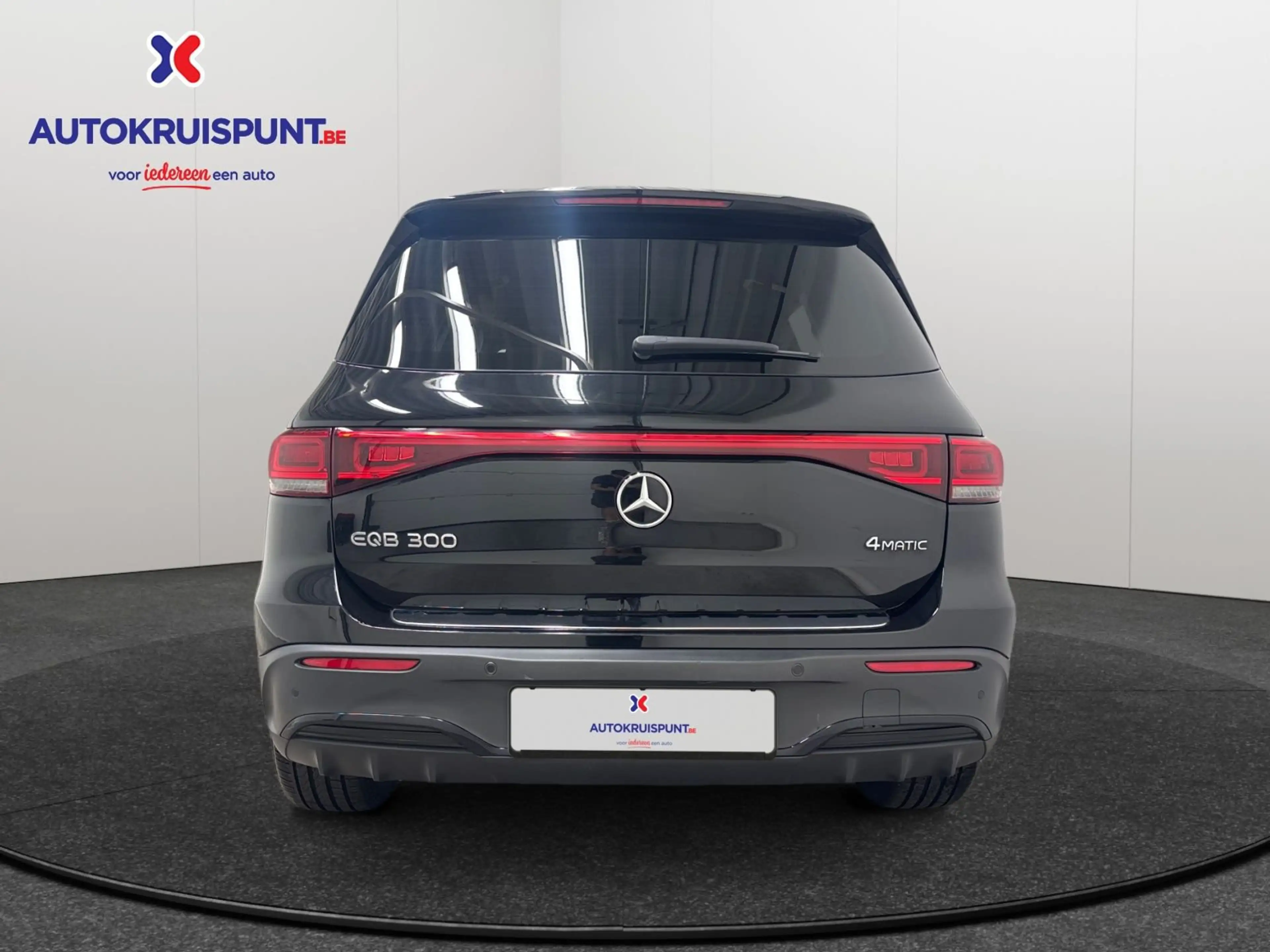 Mercedes-Benz EQB 300 300 AMG Line 4MATIC — photo 3