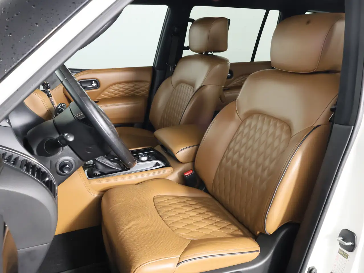 Infiniti QX80 снимка Infiniti QX80