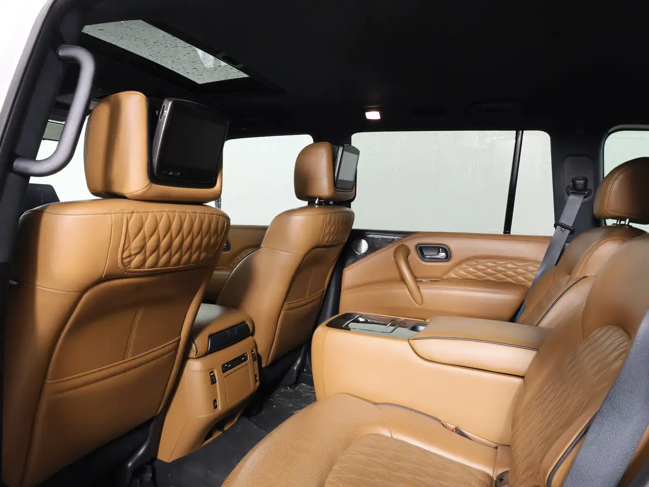 Infiniti QX80 снимка Infiniti QX80
