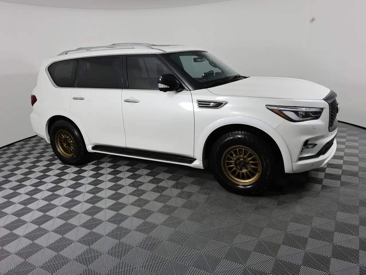 Infiniti QX80 снимка Infiniti QX80