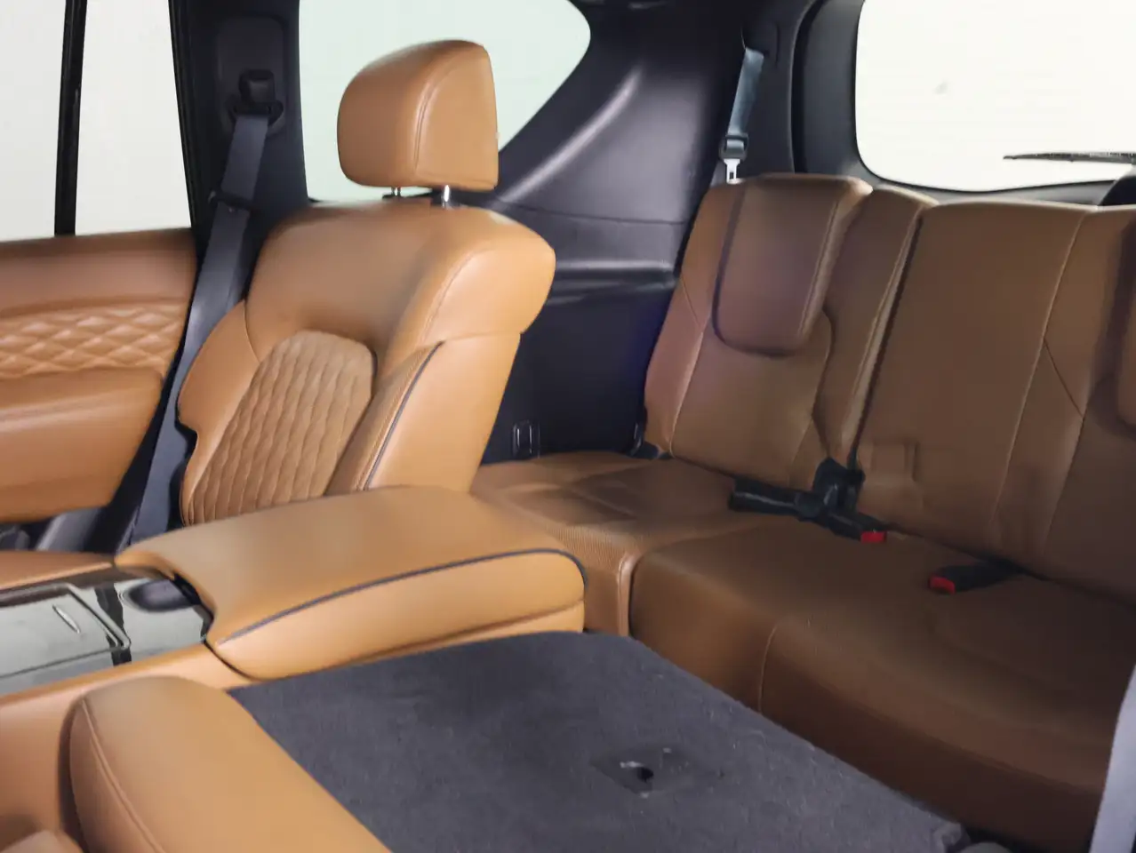 Infiniti QX80 снимка Infiniti QX80
