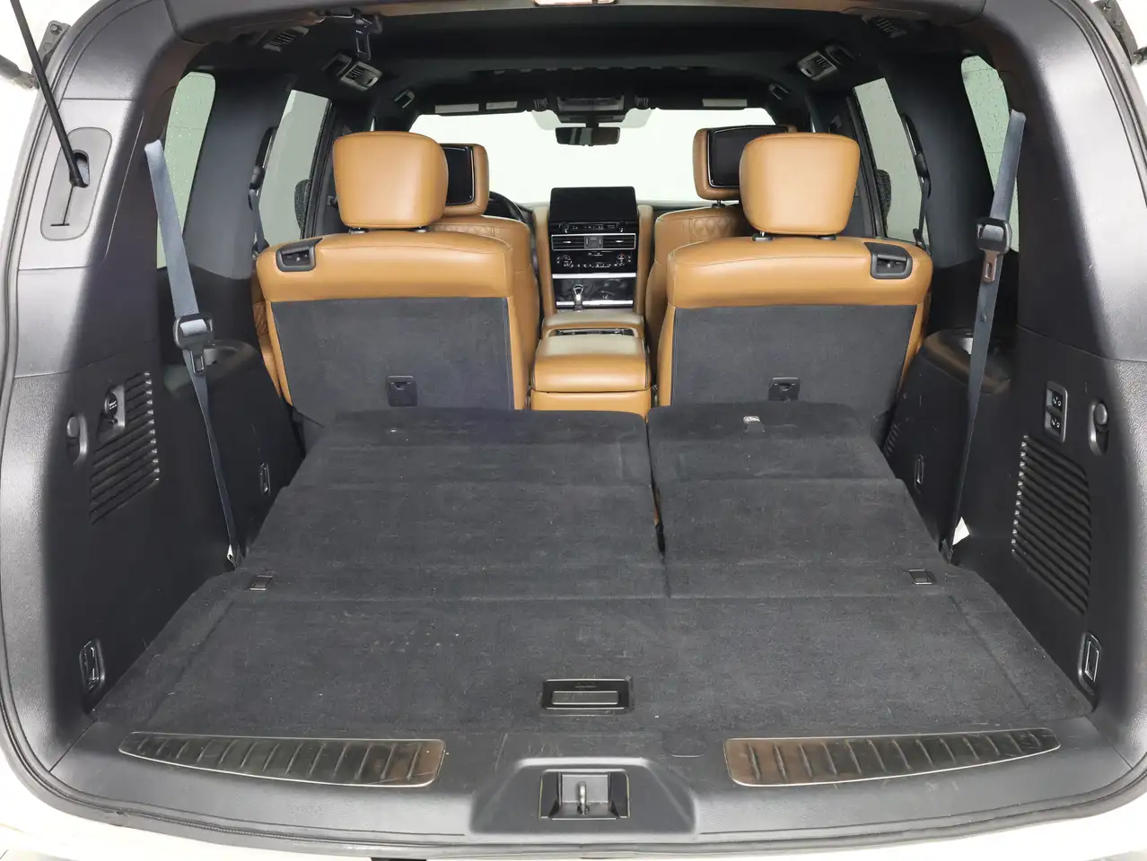 Infiniti QX80 снимка Infiniti QX80